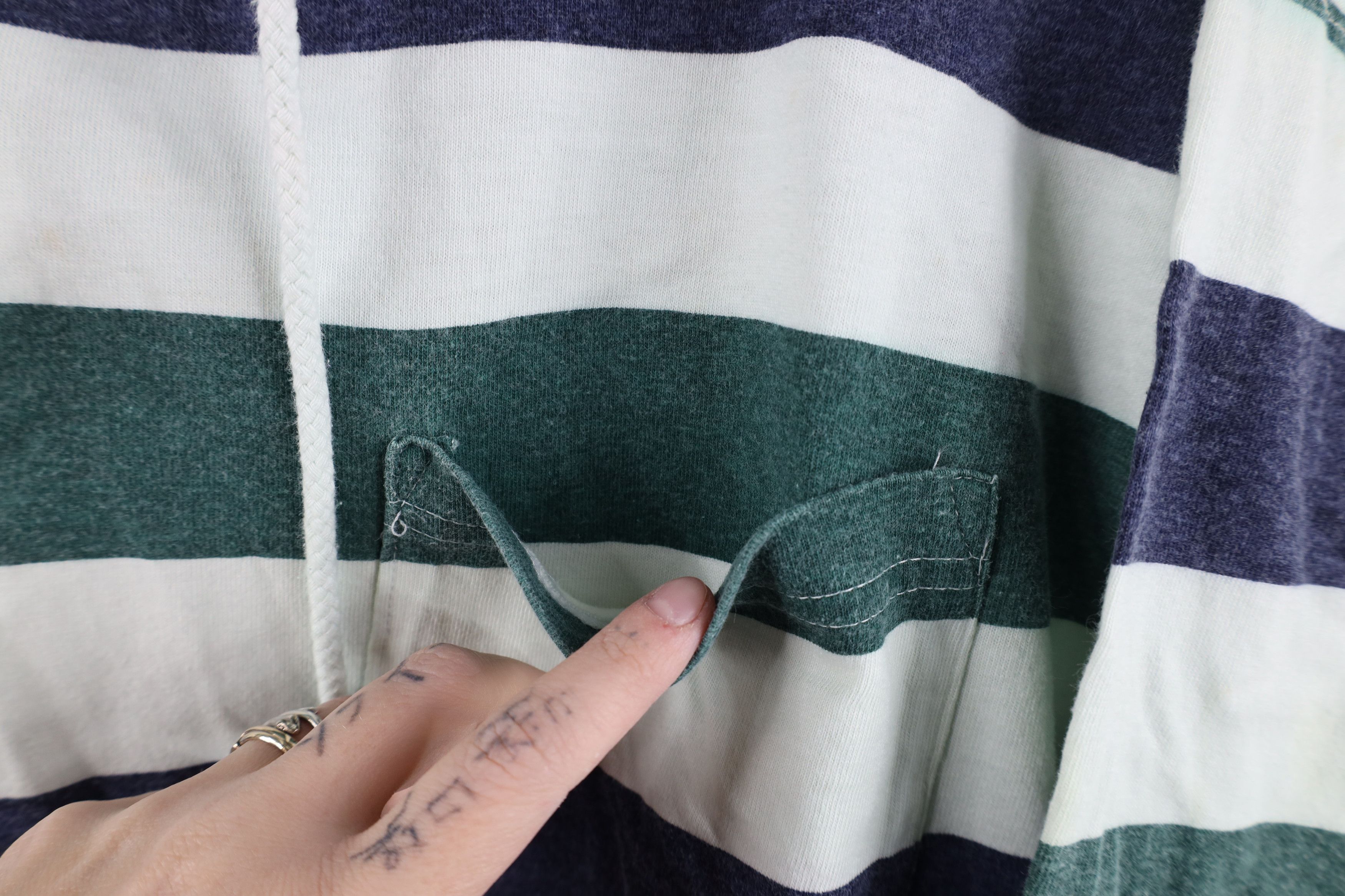 Vintage Vintage 90s Streetwear Cropped Baggy Fit Hoodie T-Shirt USA Size L / US 10 / IT 46 - 6 Thumbnail