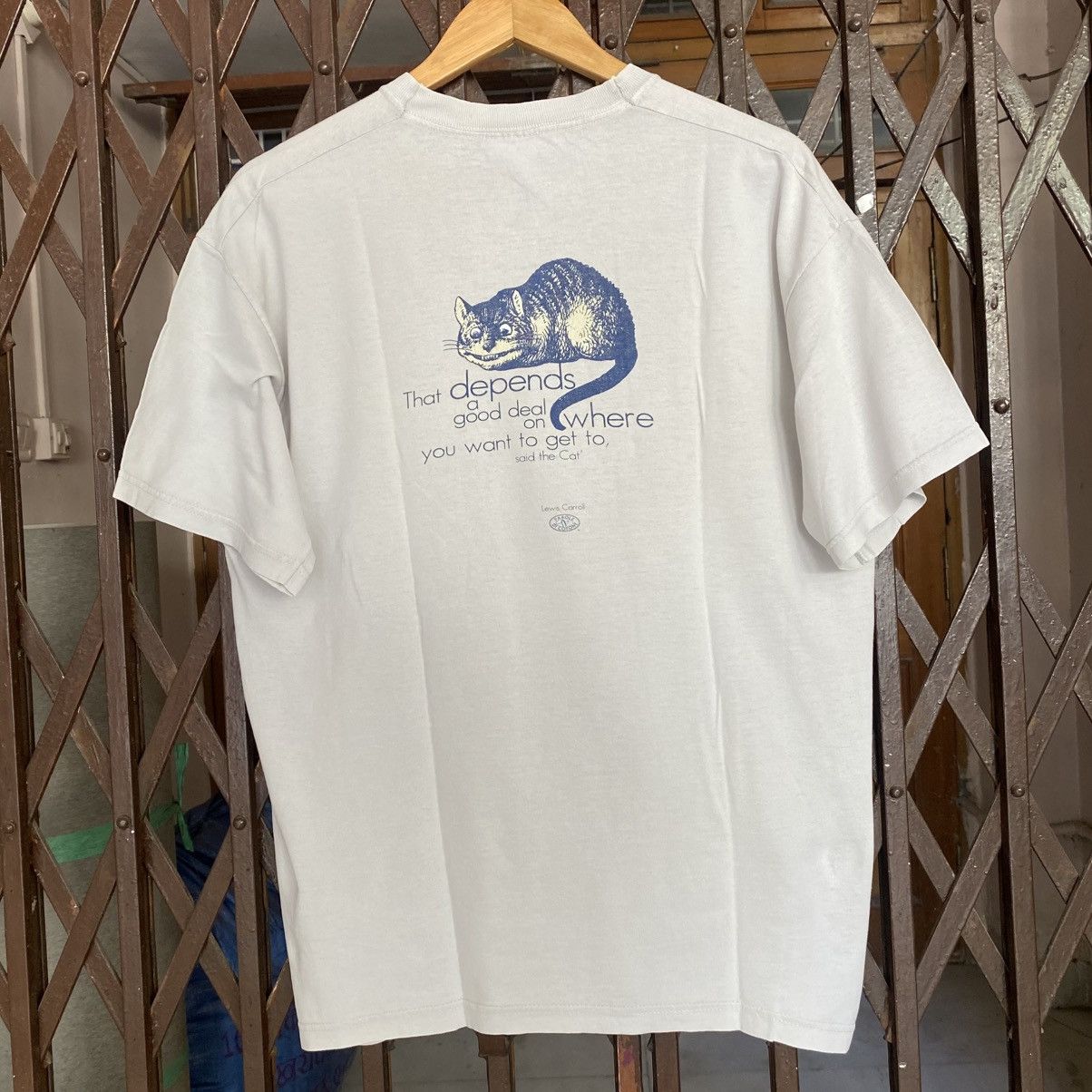 Vintage Vintage 90’s Alice in Wonderland t-shirt Size US L / EU 52-54 / 3 - 3 Thumbnail