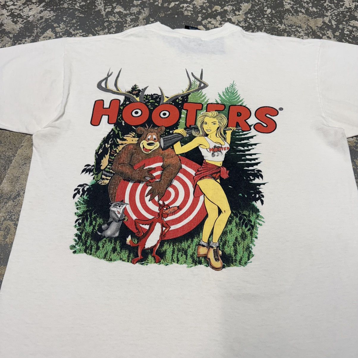 Other Vintage Hooters Hunt Club Graphic Women 90s USA Tshirt Size US L / EU 52-54 / 3 - 12 Thumbnail