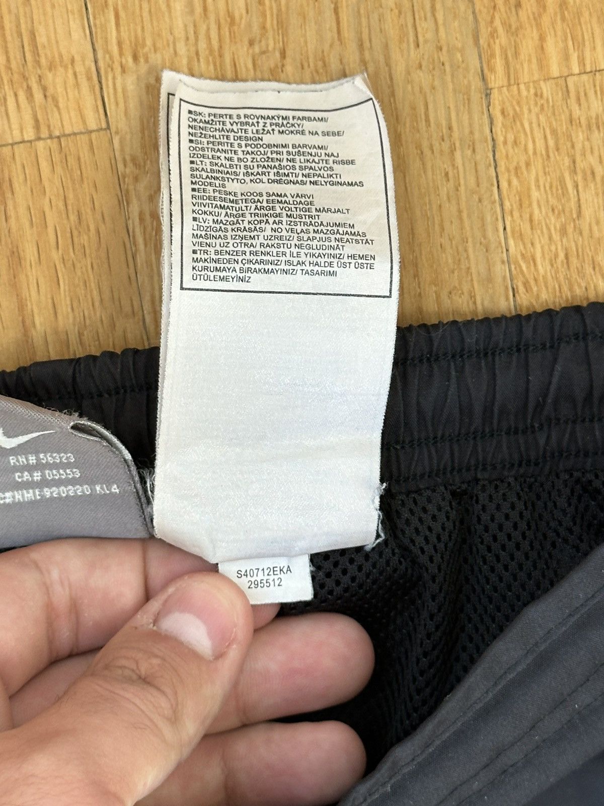 Nike Vintage Nike Baggy Pants Swoosh Logo Black Fit Y2K Size US 34 / EU 50 - 21 Thumbnail
