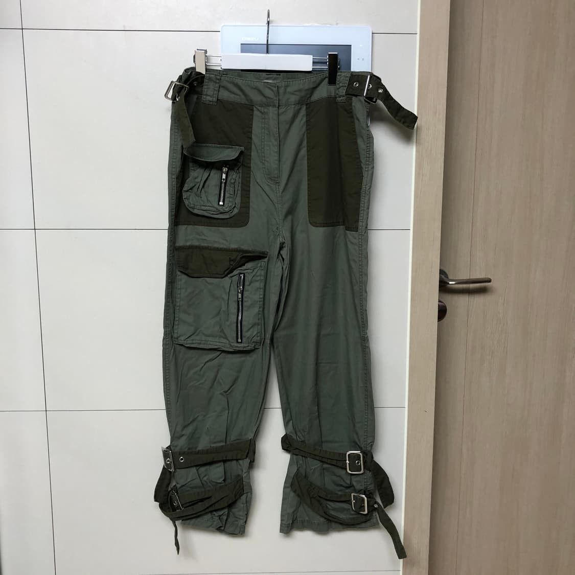 Asos asos cargo bondage pants khaki Size US 33 - 1 Thumbnail