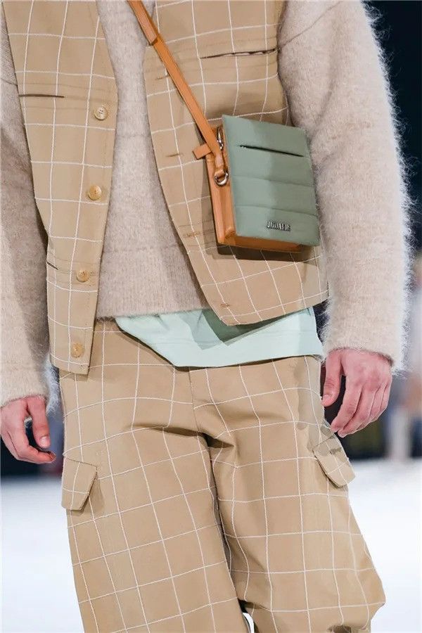 Jacquemus Khaki Le Carre Crossbody Bag Size ONE SIZE - 2 Thumbnail