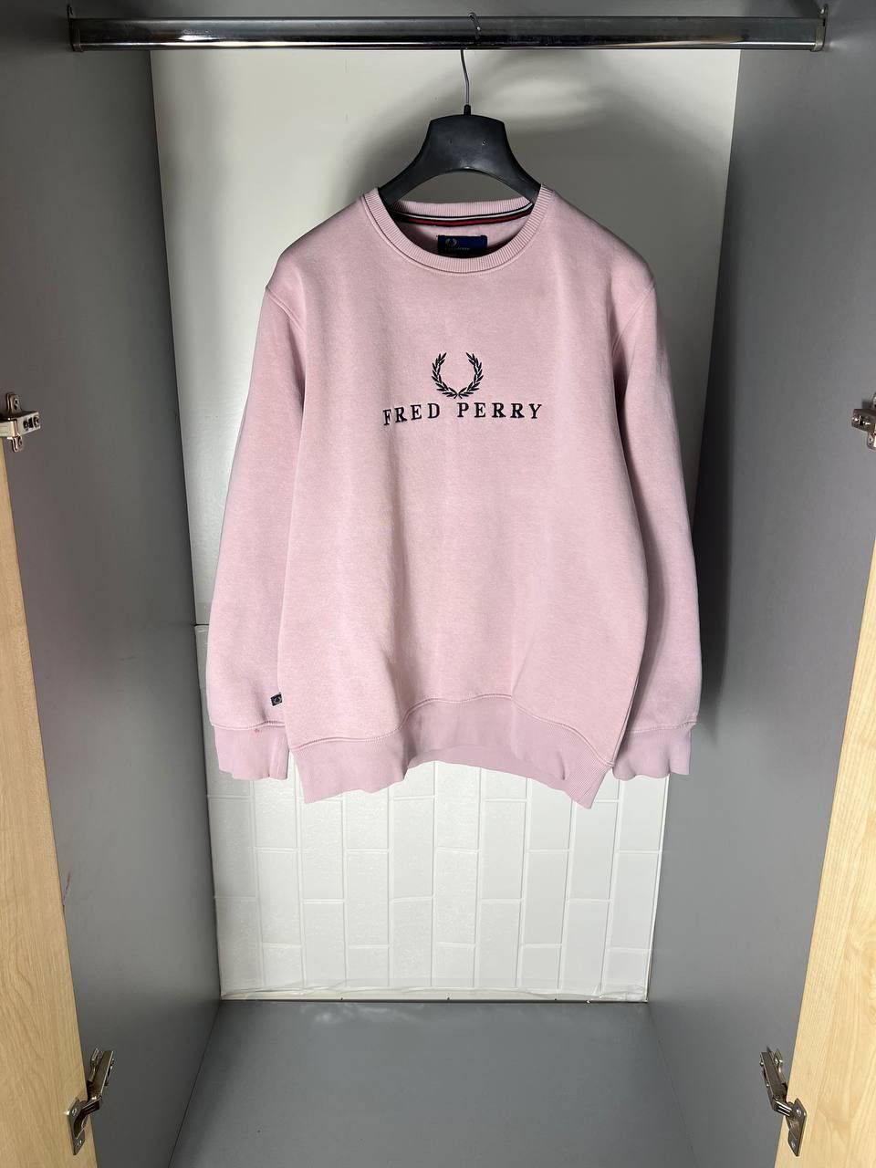 Fred Perry VINTAGE FRED PERRY BIG LOGO SWEATSHIRT CASUAL Y2K 90s Size US XL / EU 56 / 4 - 1 Thumbnail