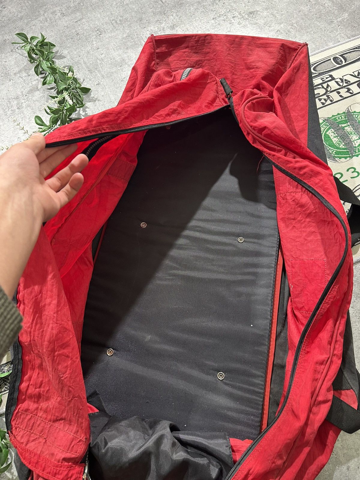 Marlboro Vintage 90’s Marlboro Unlimited Red Travel Bag Size ONE SIZE - 10 Thumbnail