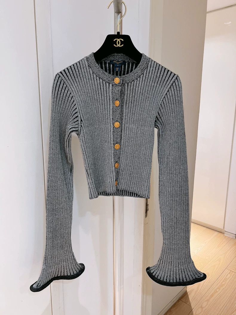 Louis Vuitton Louis Vuitton 22 New Bell Sleeve Knitted Cardigan shirt 250 Size S / US 4 / IT 40 - 1 Thumbnail