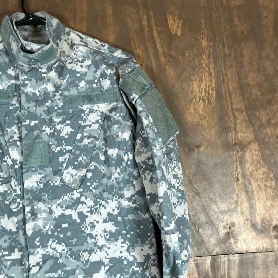 Vintage **ARMY MILITARY COMBAT COAT XS GREEN UNISEX DIGICAM REGULAR** User: **ARMY MILITARY COMBAT JACKET XS GREEN UNISEX** Size US XS / EU 42 / 0 - 5 Thumbnail