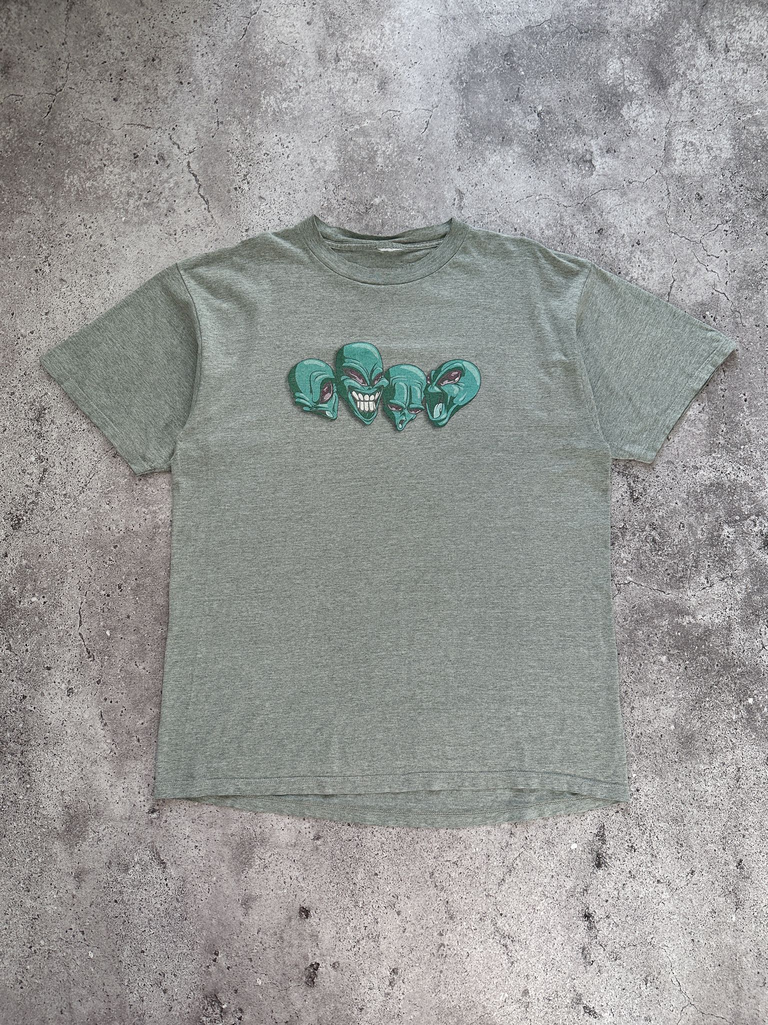 Vintage Vintage Aliens Tee Shirt Size US XL / EU 56 / 4 - 1 Thumbnail