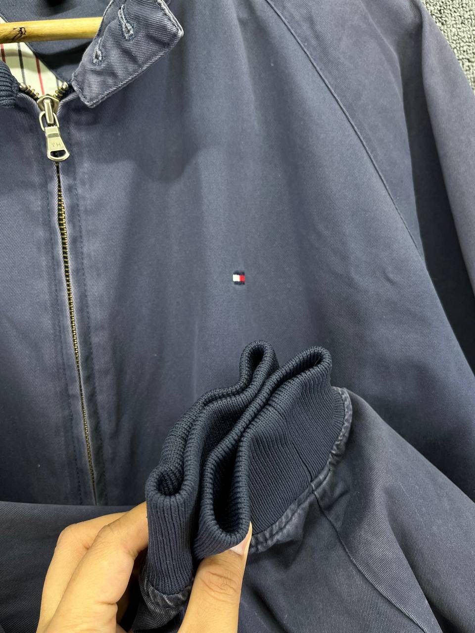 Tommy Hilfiger Vintage Tommy Hilfiger Rare Trashed Jacket Size US XL / EU 56 / 4 - 11 Thumbnail