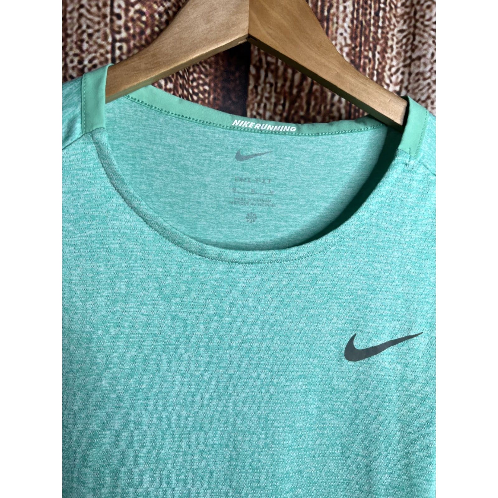 Nike Nike Dri-Fit T-Shirt Mens M Green Short Sleeve Crew Neck Pullover Breathable Lightweight 100% Polyester Running & Jogging Activewear Casual CZ9184-011 Size US M / EU 48-50 / 2 - 2 Thumbnail