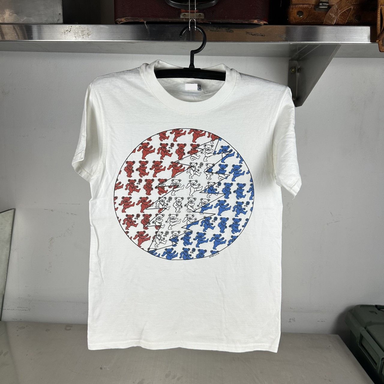 Vintage ​​​​1993 Grateful Dead Bear Graphic Rock Band T-shirt Size US S / EU 44-46 / 1 - 1 Thumbnail