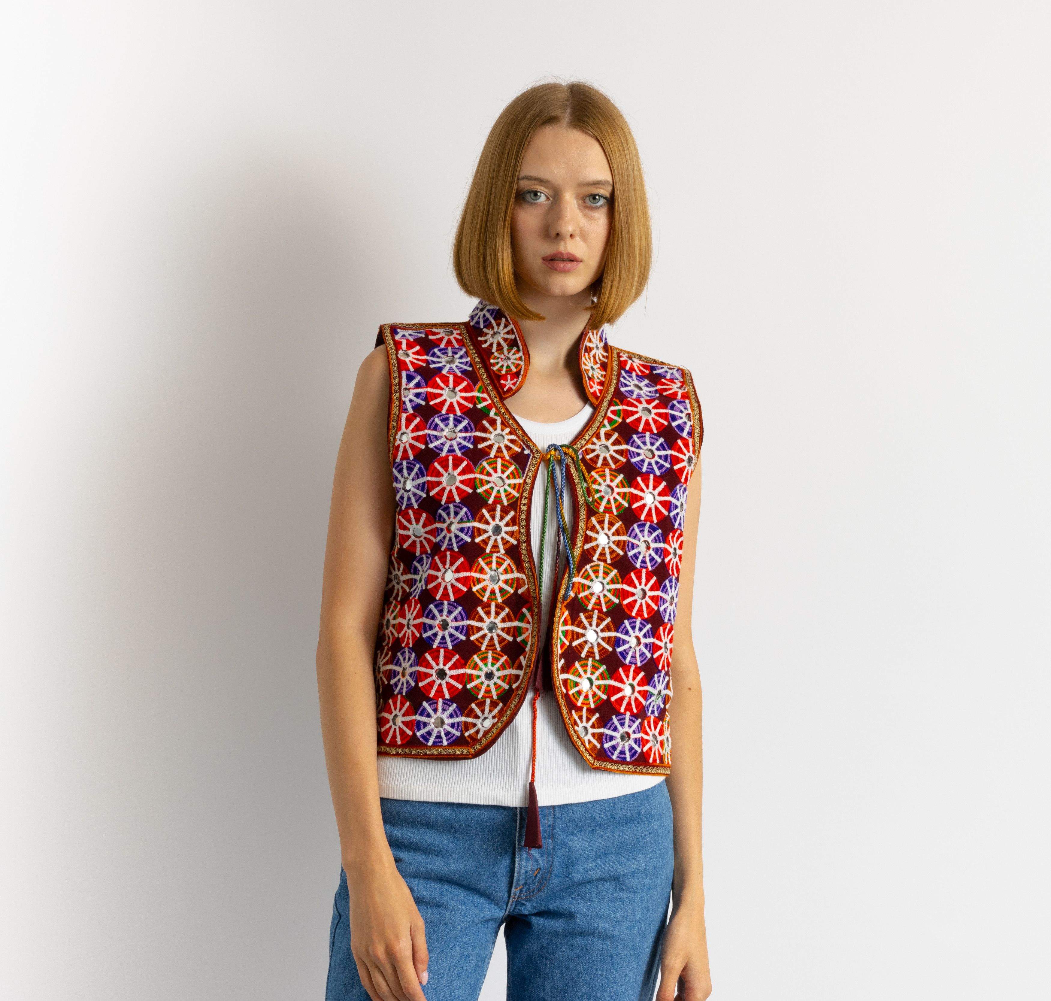 Vintage intage Preowned Woman Brown Embroidered Vest 8694 Size M / US 6-8 / IT 42-44 - 1 Thumbnail