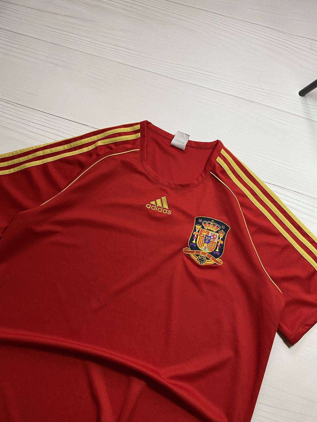 Adidas Vintage Adidas Spain 2007 home soccer football y2k jersey Size US L / EU 52-54 / 3 - 5 Thumbnail