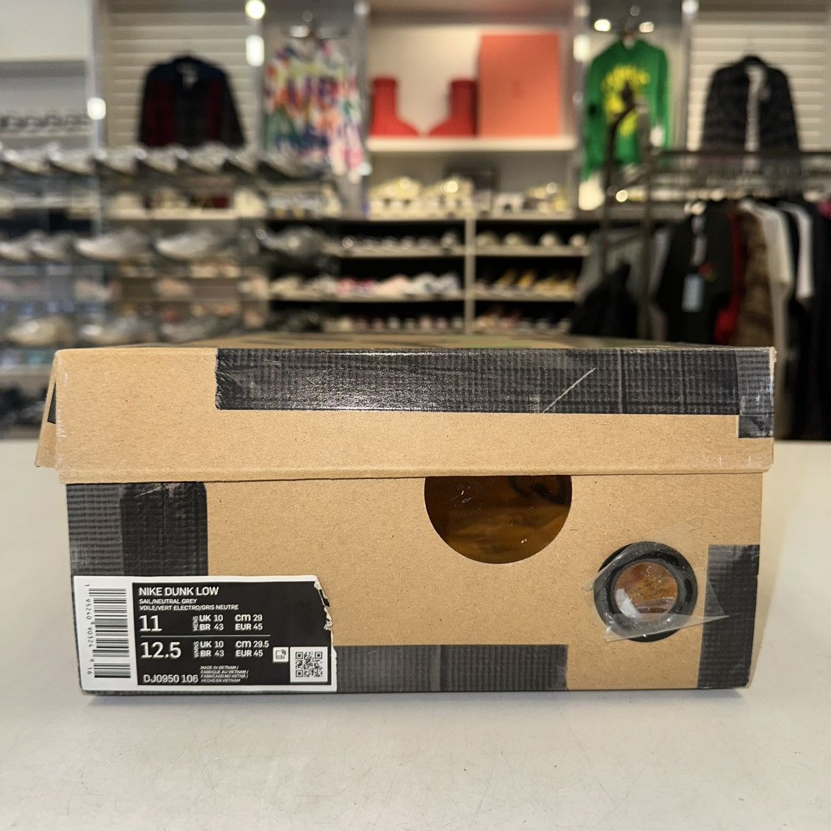 Nike × Off-White Size 11 - Nike Off-White x Dunk Low Lot 14 of 50 Size US 11 / EU 44 - 7 Thumbnail