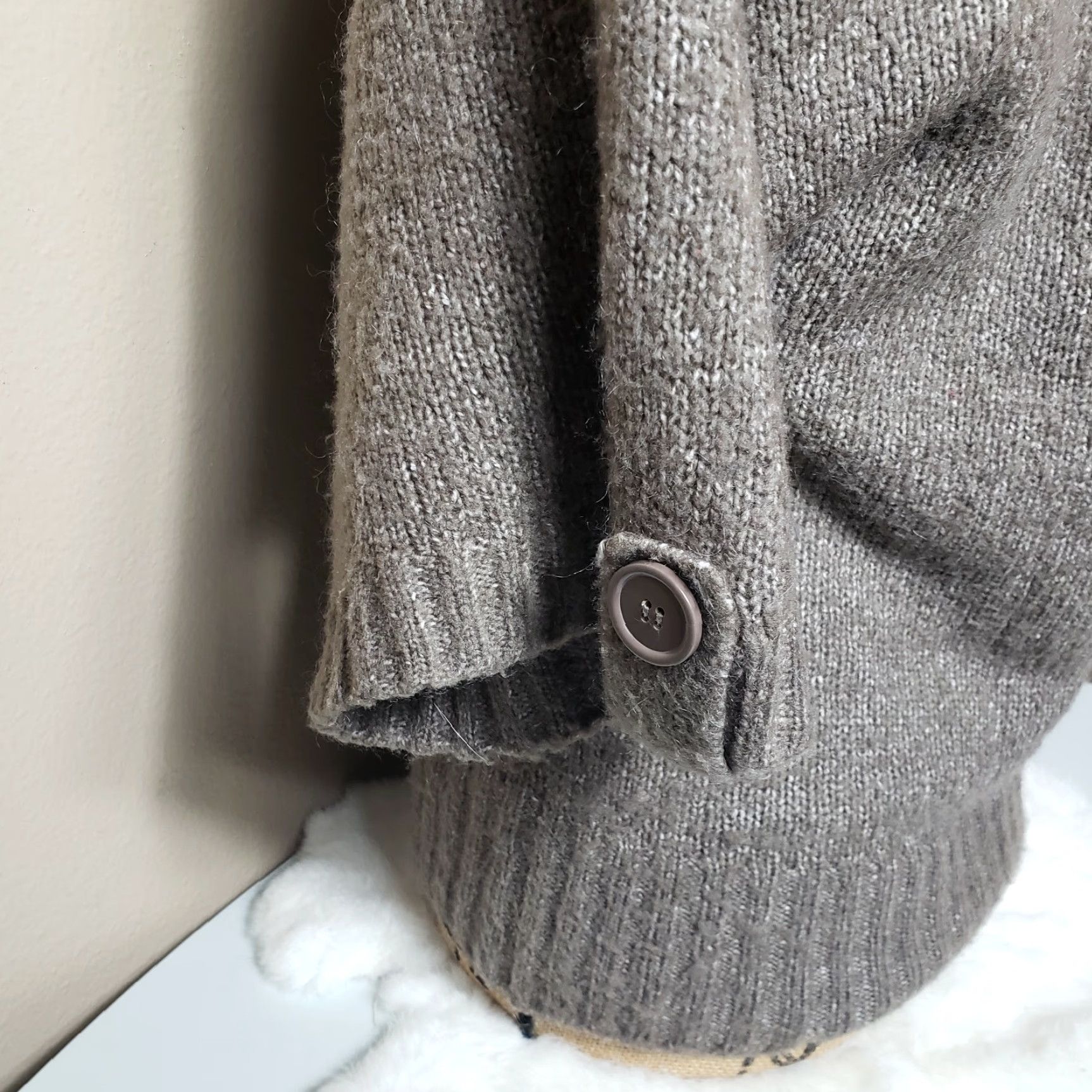 Vintage Carolyn Taylor Sweater V-Neck Half Sleeve Size S Beige Wool Mohair Blend Button Detail Womens Pullover 90s Accent? Wait no. Size S / US 4 / IT 40 - 3 Thumbnail