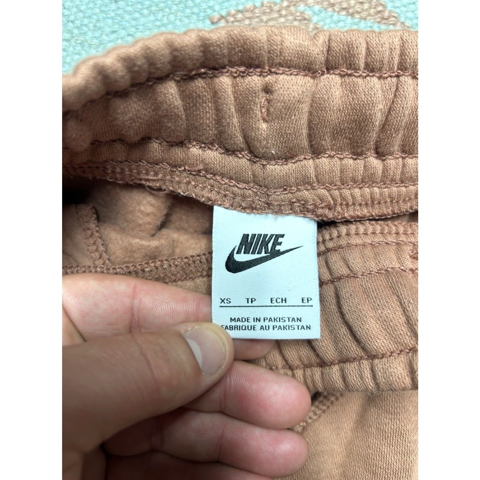 Nike Vtg Nike sweat shorts light brown embroidered swoosh check drawstring men’s XS Size US 27 - 4 Thumbnail