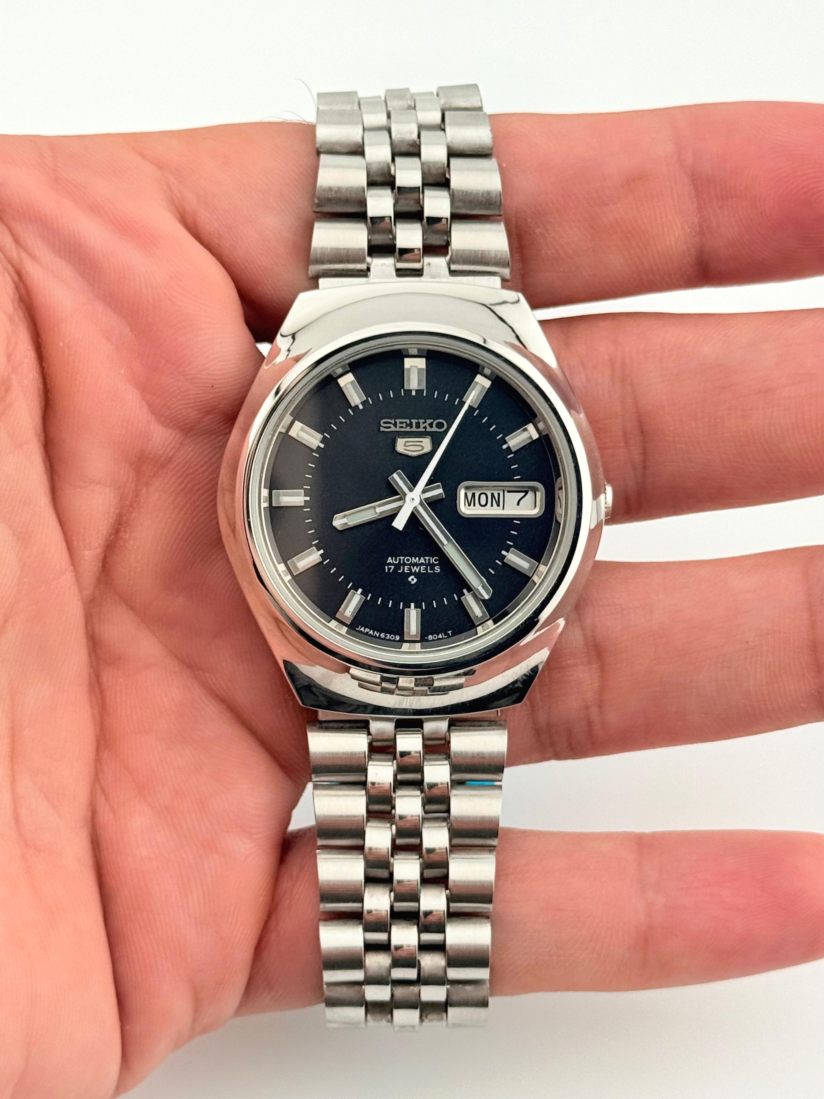 Seiko Classic Men's Seiko 5 Wrist Watch Size 36 - 2 Thumbnail