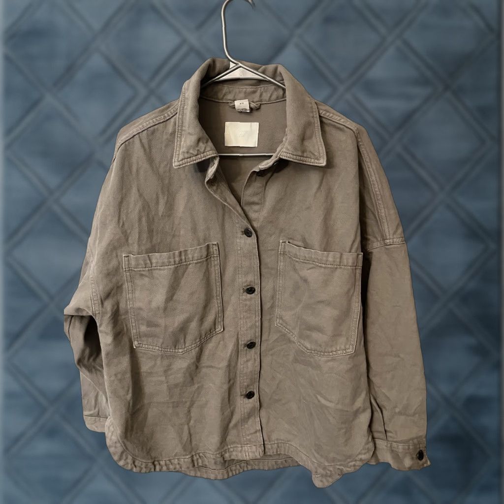 H&M H&M Denim Shacket Beige Khaki Pocket Shacket Casual Workwear Long Sleeve Button Front Pockets M Womens Size M / US 6-8 / IT 42-44 - 1 Thumbnail