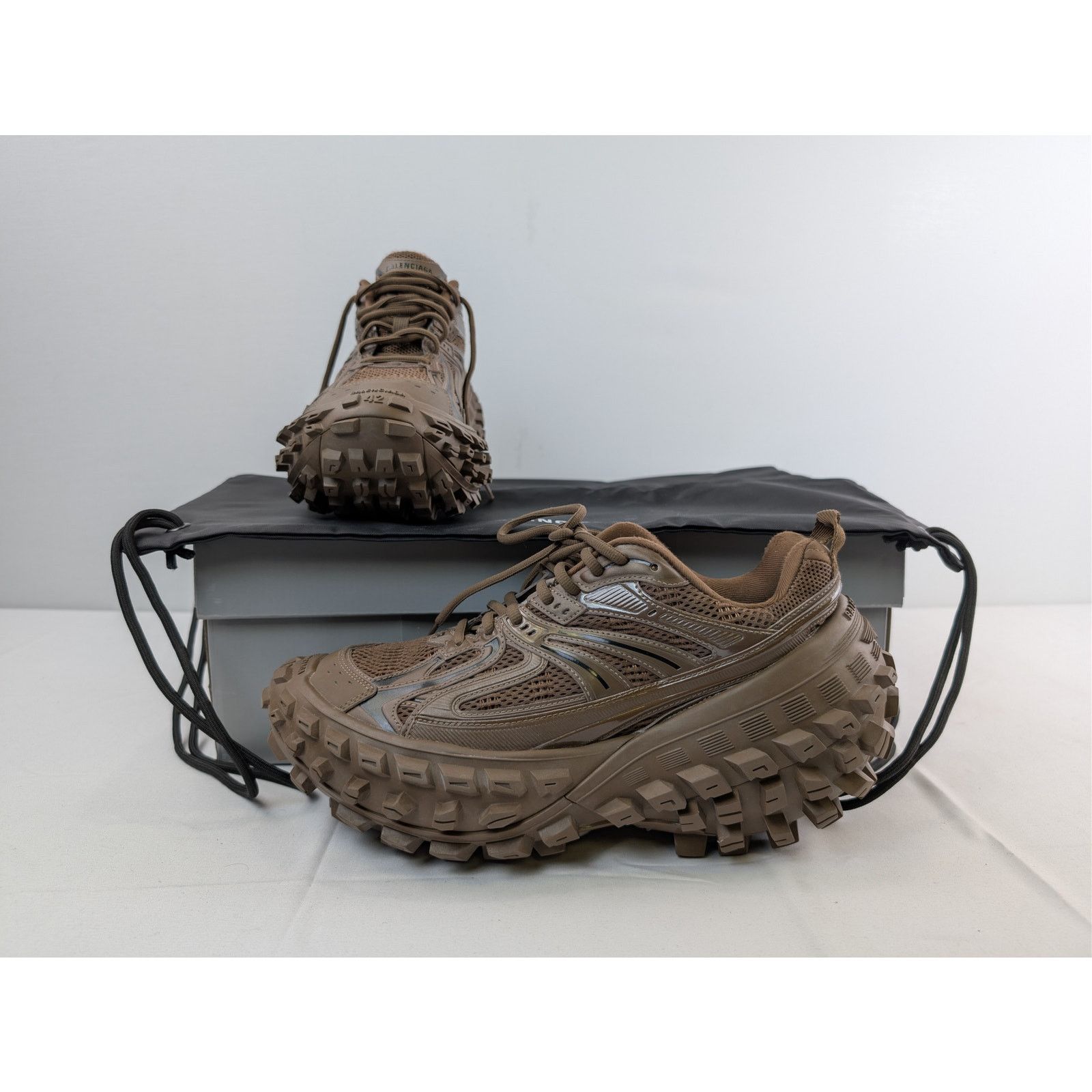 Balenciaga o1rshd1 Monocolor Bouncer Light Worn Out Sneakers in Brown Size US 9 / EU 42 - 19 Thumbnail