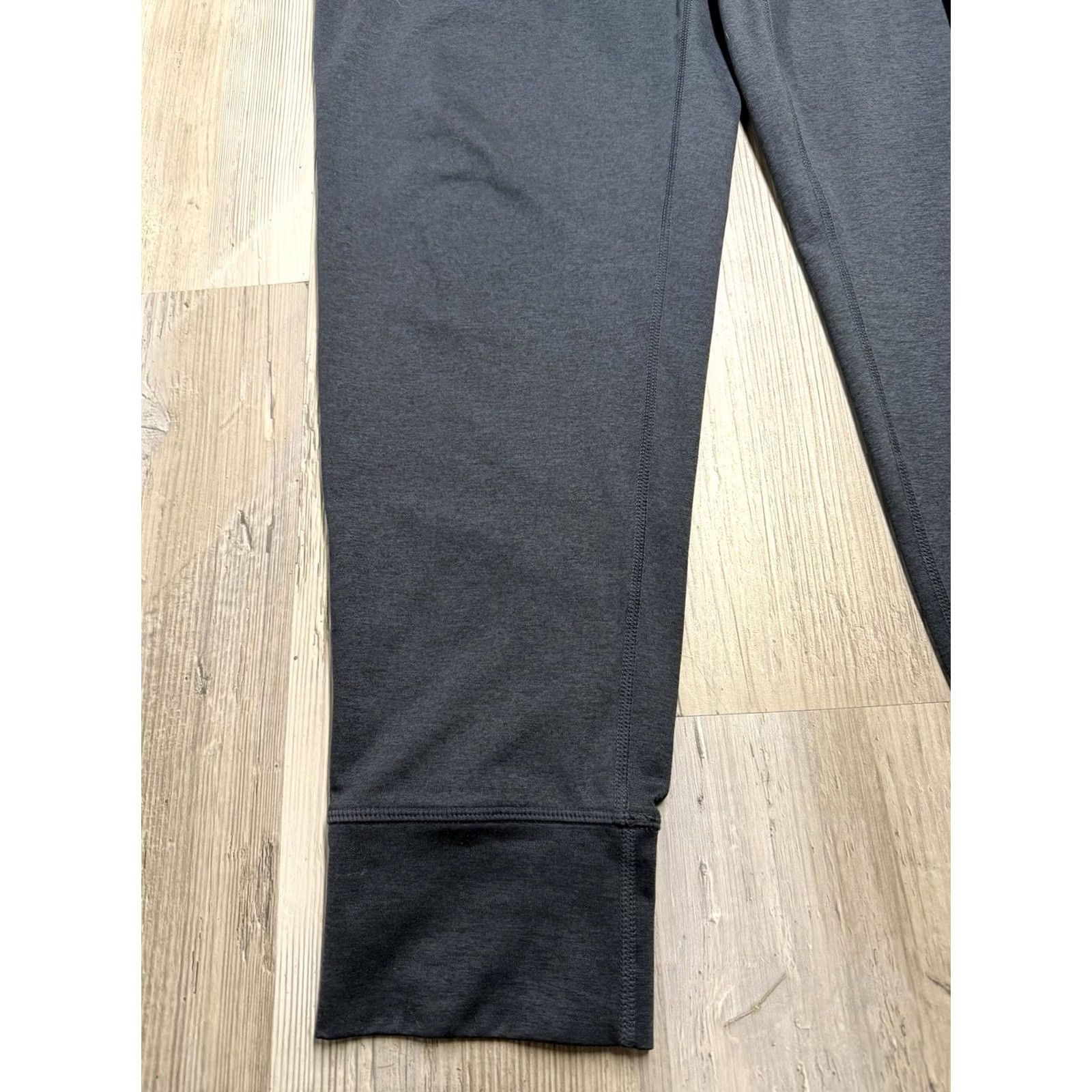 Vuori Vuori Sunday Performance Jogger Mens Medium Heather Black Drawstring Pockets Athletic Activewear Pants 28 Inseam Size US 31 - 4 Thumbnail