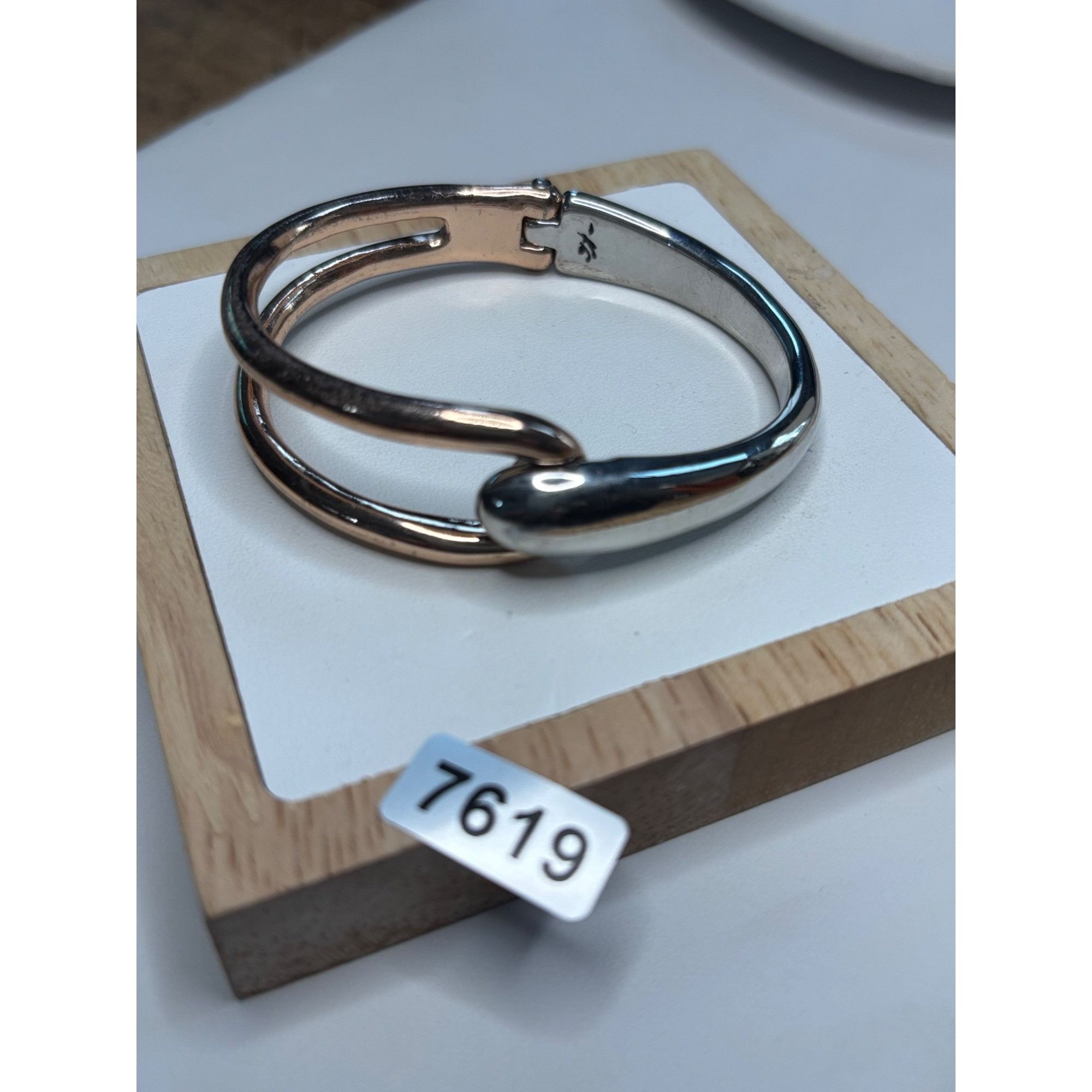 Kenneth Cole Kenneth Cole Silver & Rose Gold-Tone Hinged Oval Bangle Brac Size ONE SIZE - 2 Thumbnail