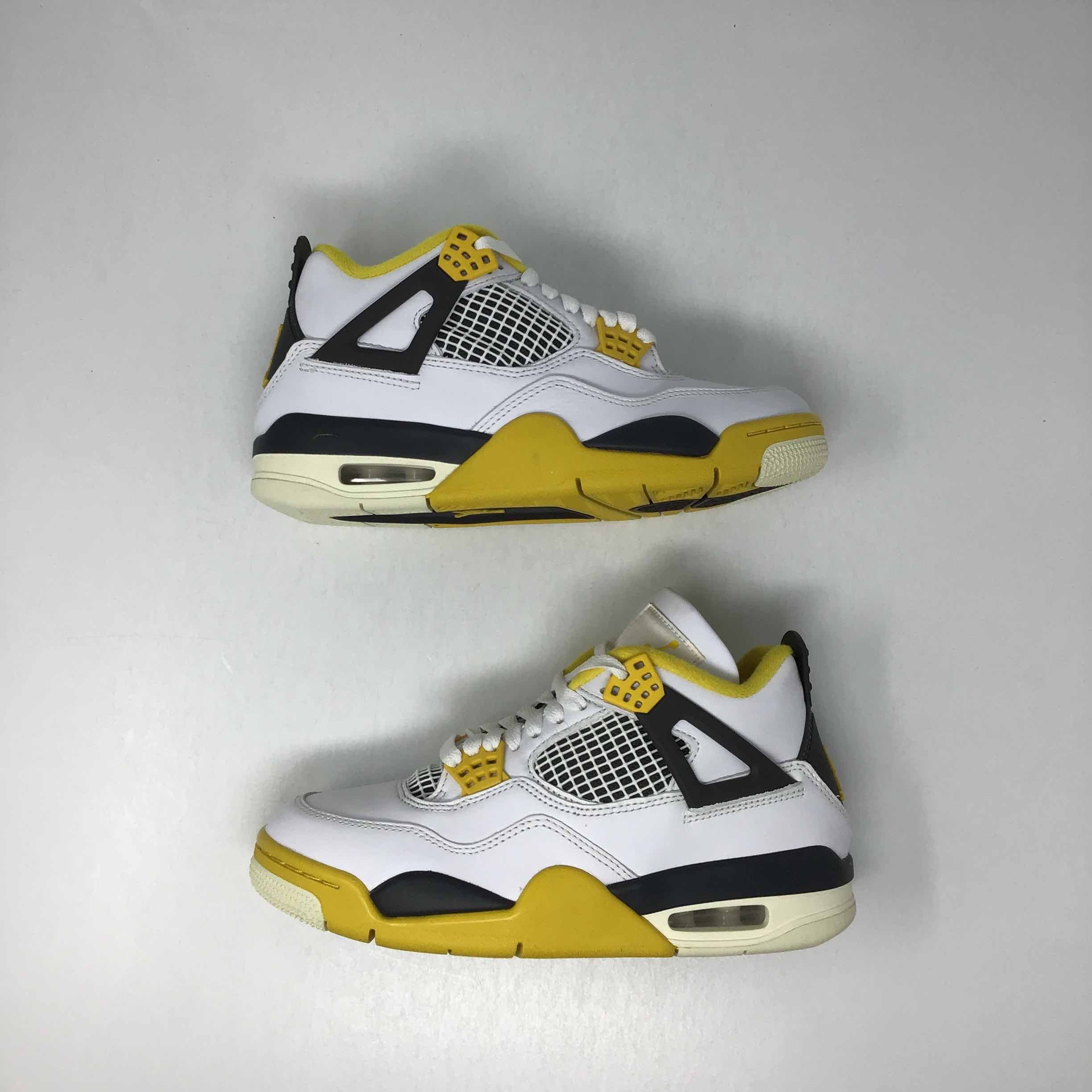 Wmns Air Jordan Retro Vivid Sulfur