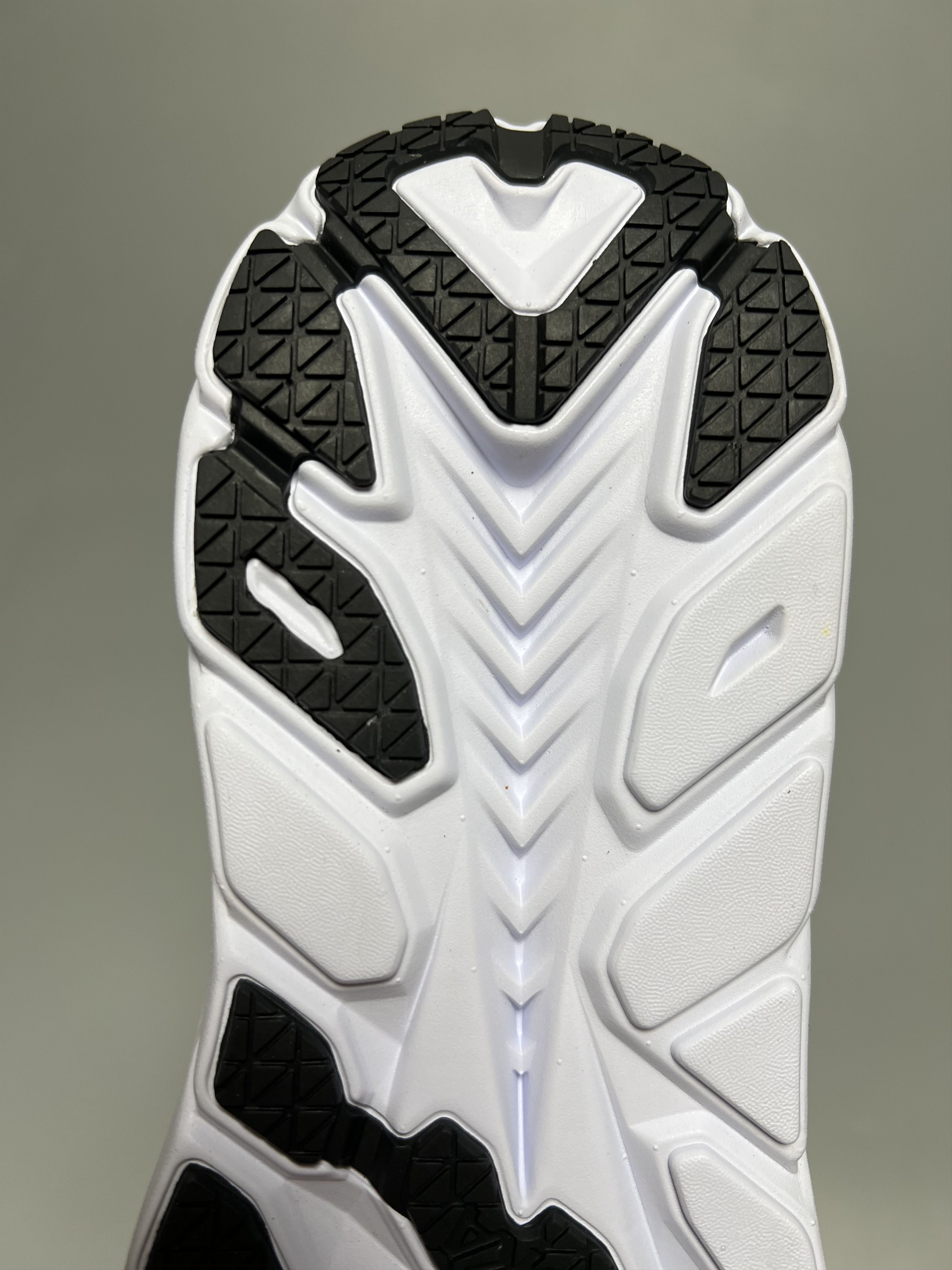 Hoka 8.5D Hoka One One Clifton 8 Wide Running Shoes 1121375-BWHT Size US 8.5 / IT 38.5 - 7 Thumbnail