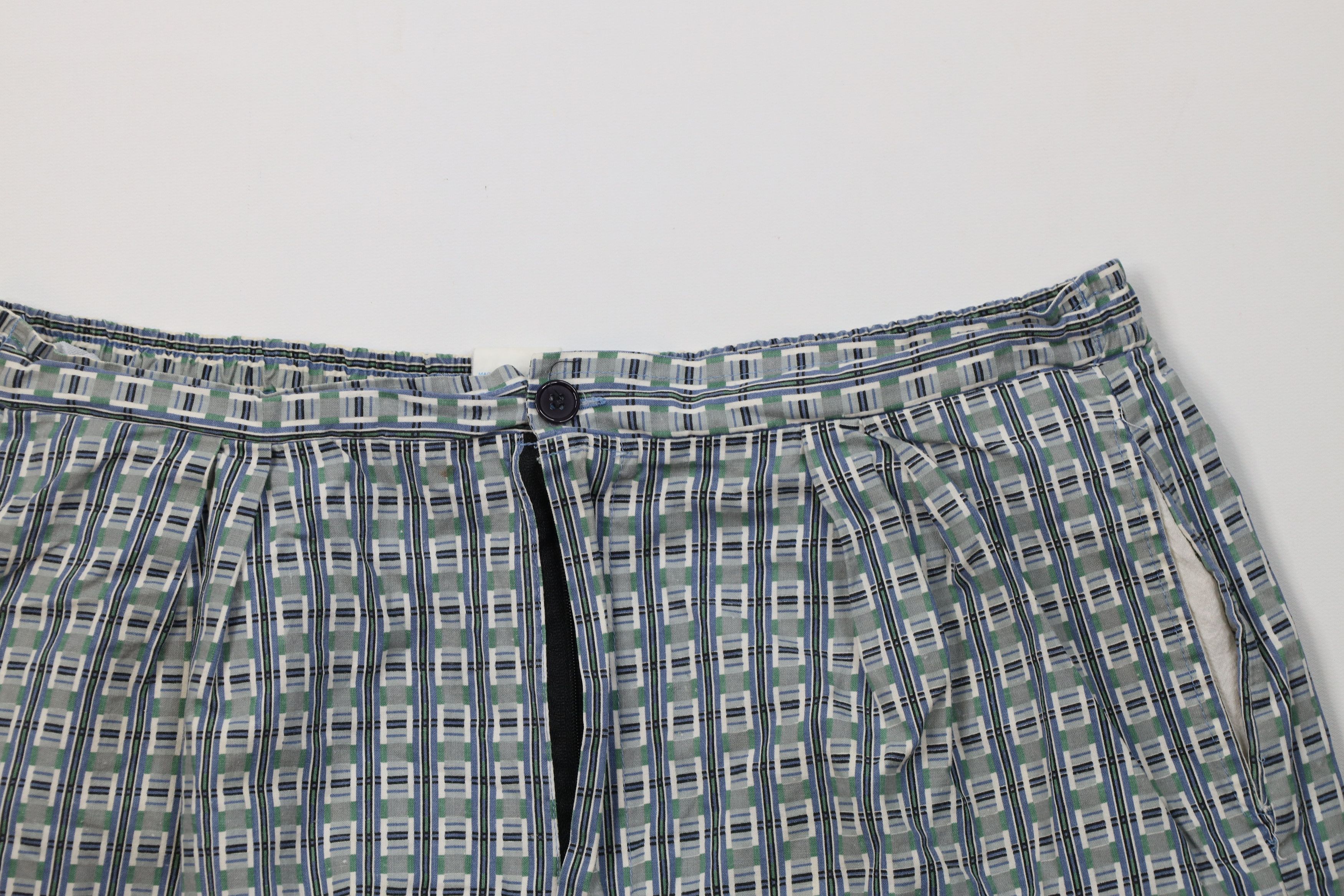 Vintage Vintage 90s Streetwear Geometric Lined Shorts Swim Trunks Size US 34 / EU 50 - 2 Thumbnail