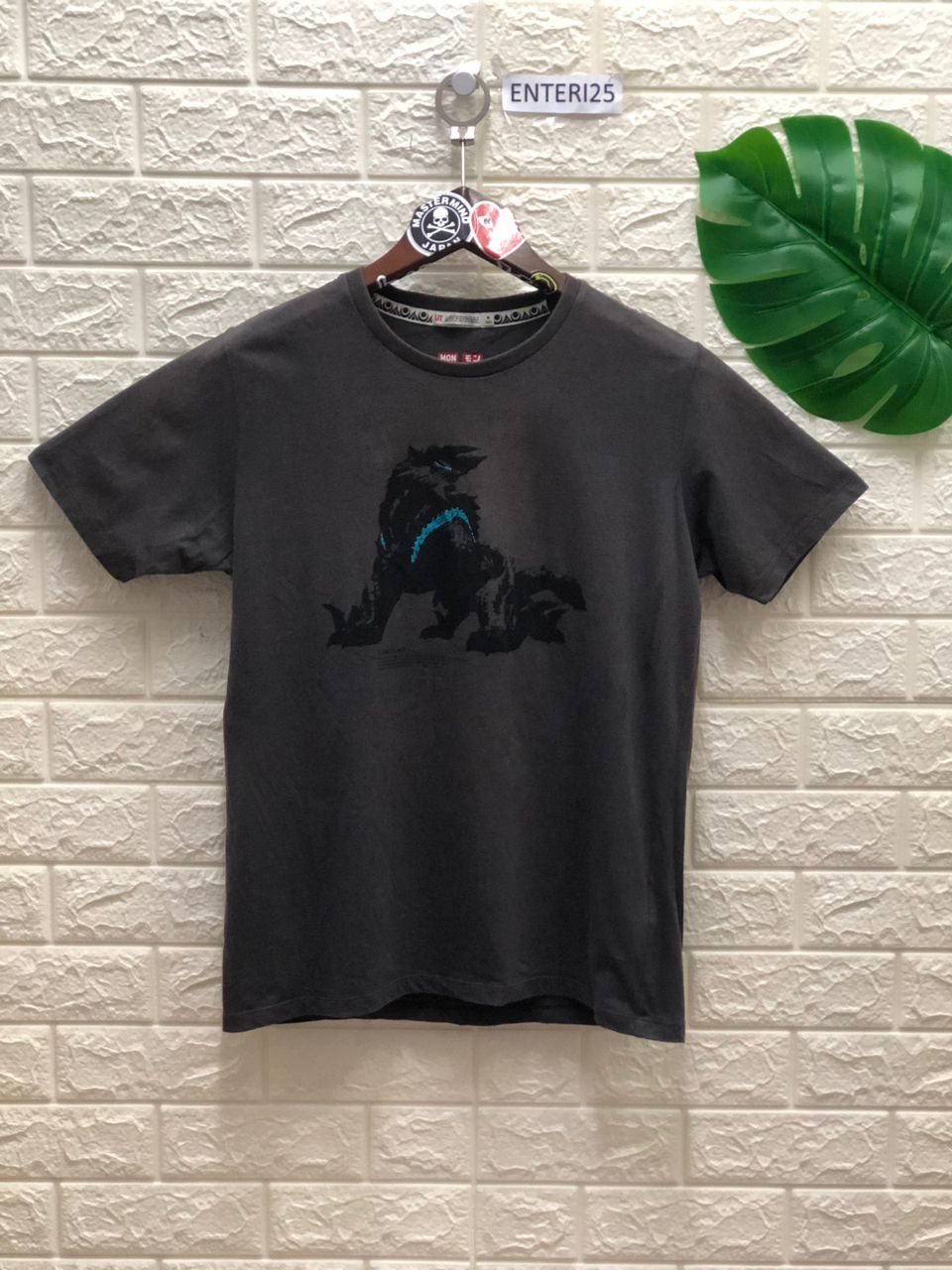 Anime vintage MONSTER HUNTER X UNIQLO RARE Size US M / EU 48-50 / 2 - 1 Thumbnail