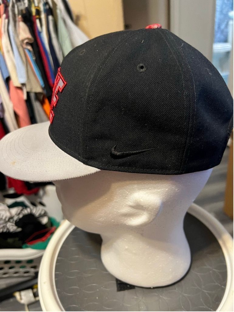 Nike Men's Nike One Size Black Red Grey Flat Bill Snapback Hat Size ONE SIZE - 2 Thumbnail