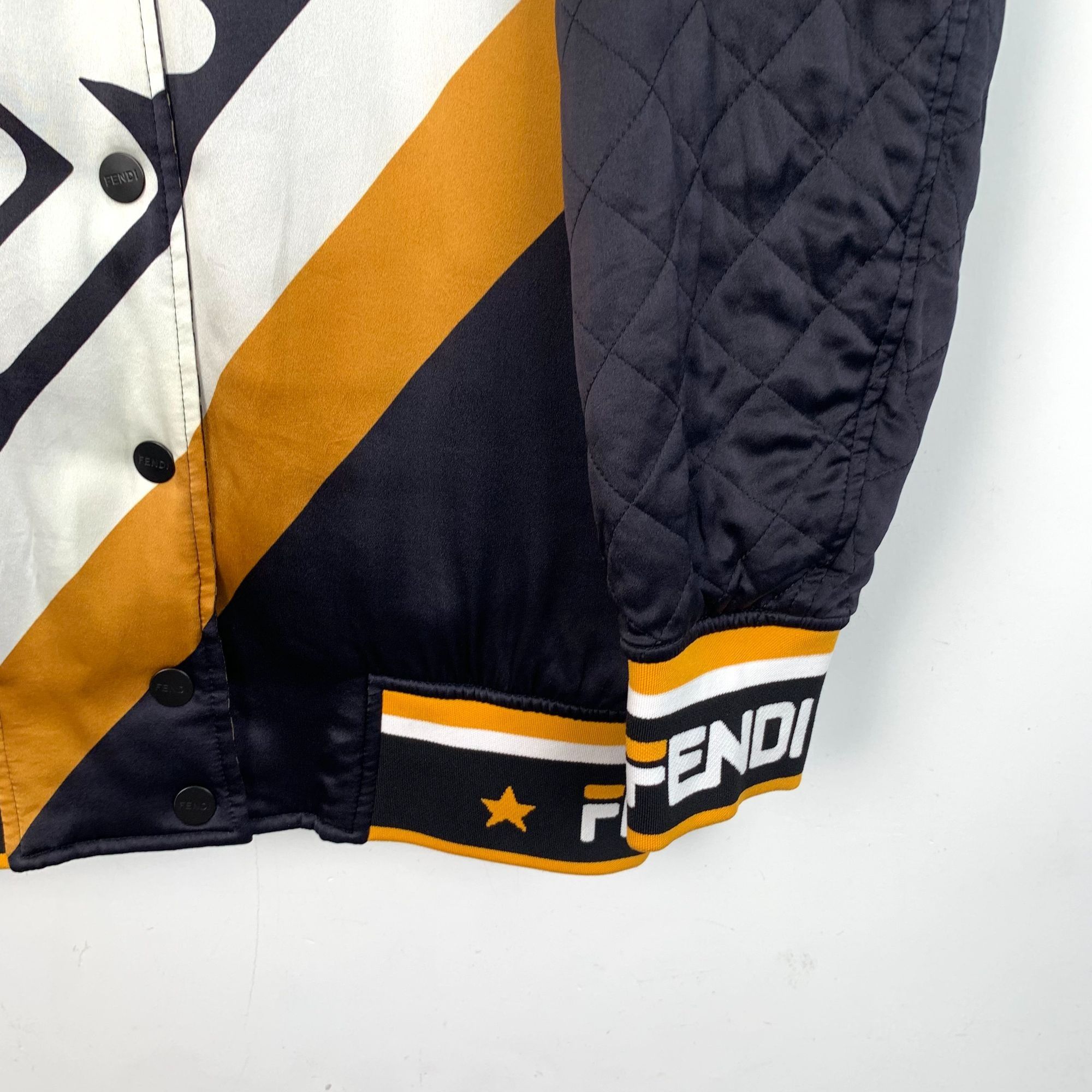 Fendi Fendi Reversible Quilted Jacket With Logo Print Mens Size L Size S / US 4 / IT 40 - 6 Thumbnail