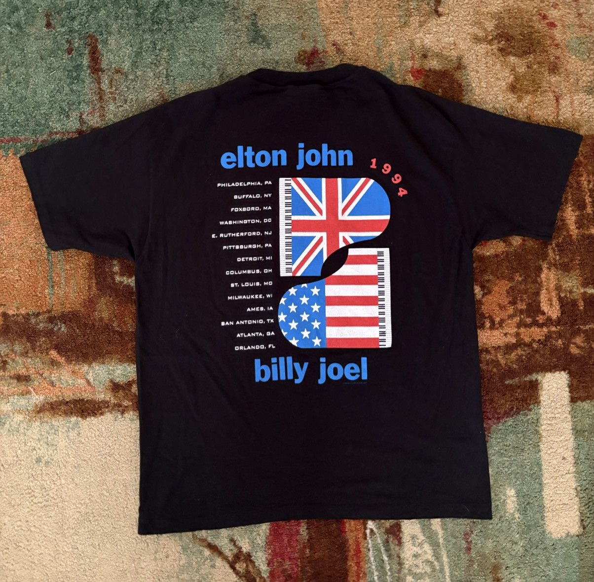 Other × Vintage Vintage (94) Elton John & Billy Joel Black Graphic T-shirt Size US XL / EU 56 / 4 - 2 Thumbnail