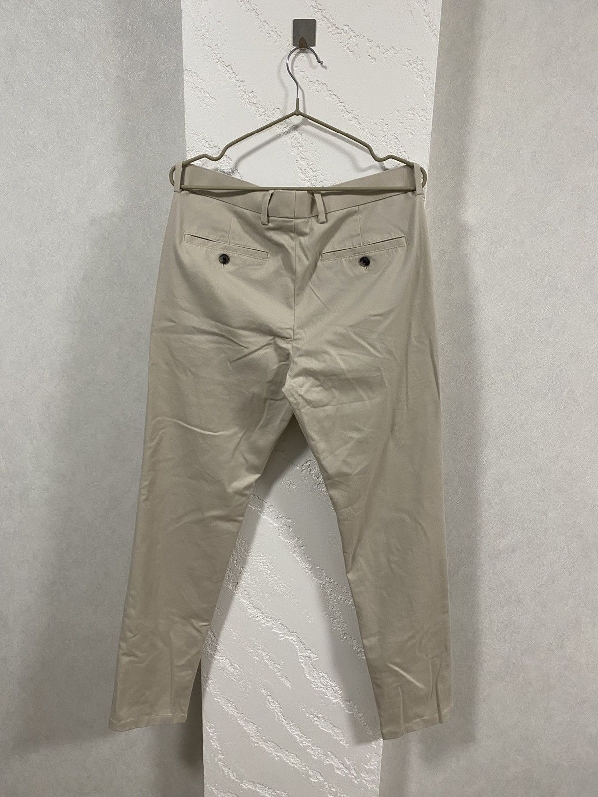 Charles Tyrwhitt Charles Tyrwhitt Beige Slim Fit Chinos Pants Size: 30 Size US 30 / EU 46 - 8 Thumbnail
