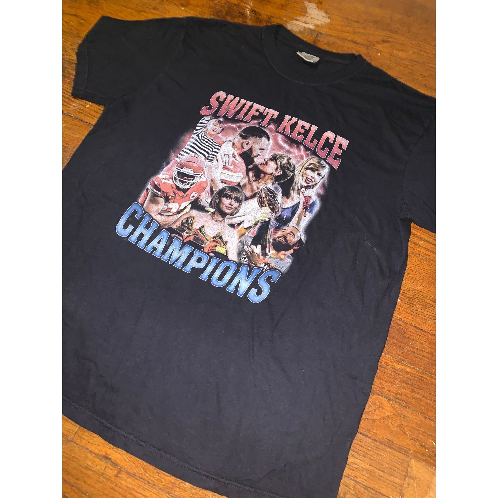 Band Tees Taylor Swift Travis Kelce Champions Rap Tee XL Black Size US XL / EU 56 / 4 - 4 Thumbnail