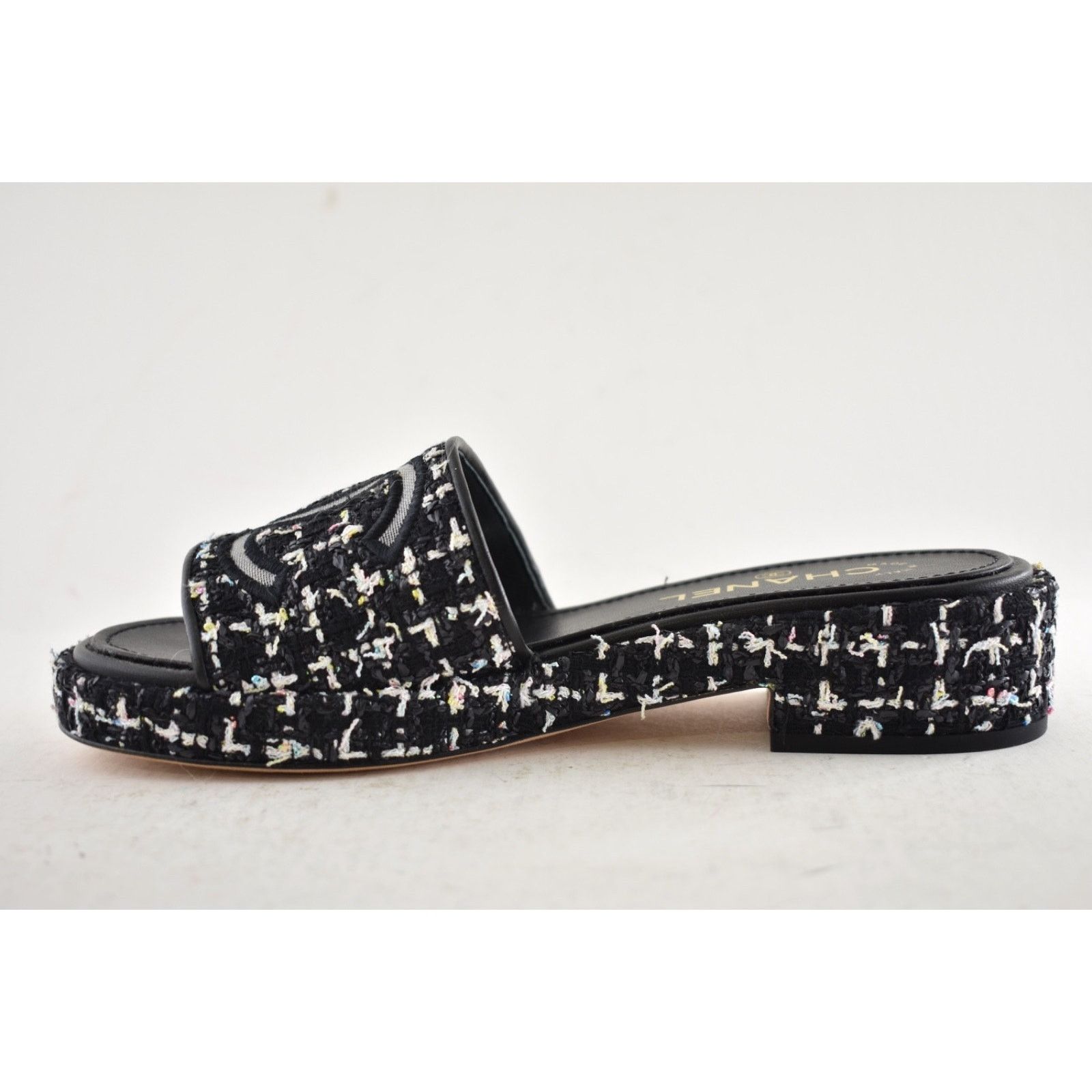 Chanel Chanel 20P Black White Tweed Mesh CC Logo Slide Slip Size US 6.5 / IT 36.5 - 10 Thumbnail