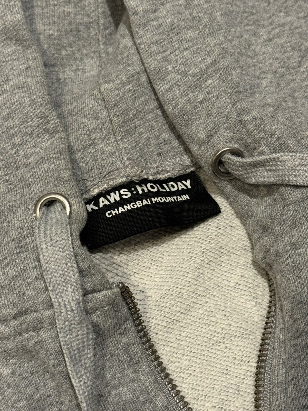 Kaws RARE KAWS Holiday Changbai Mountain Zip Hoodie Size US L / EU 52-54 / 3 - 5 Thumbnail