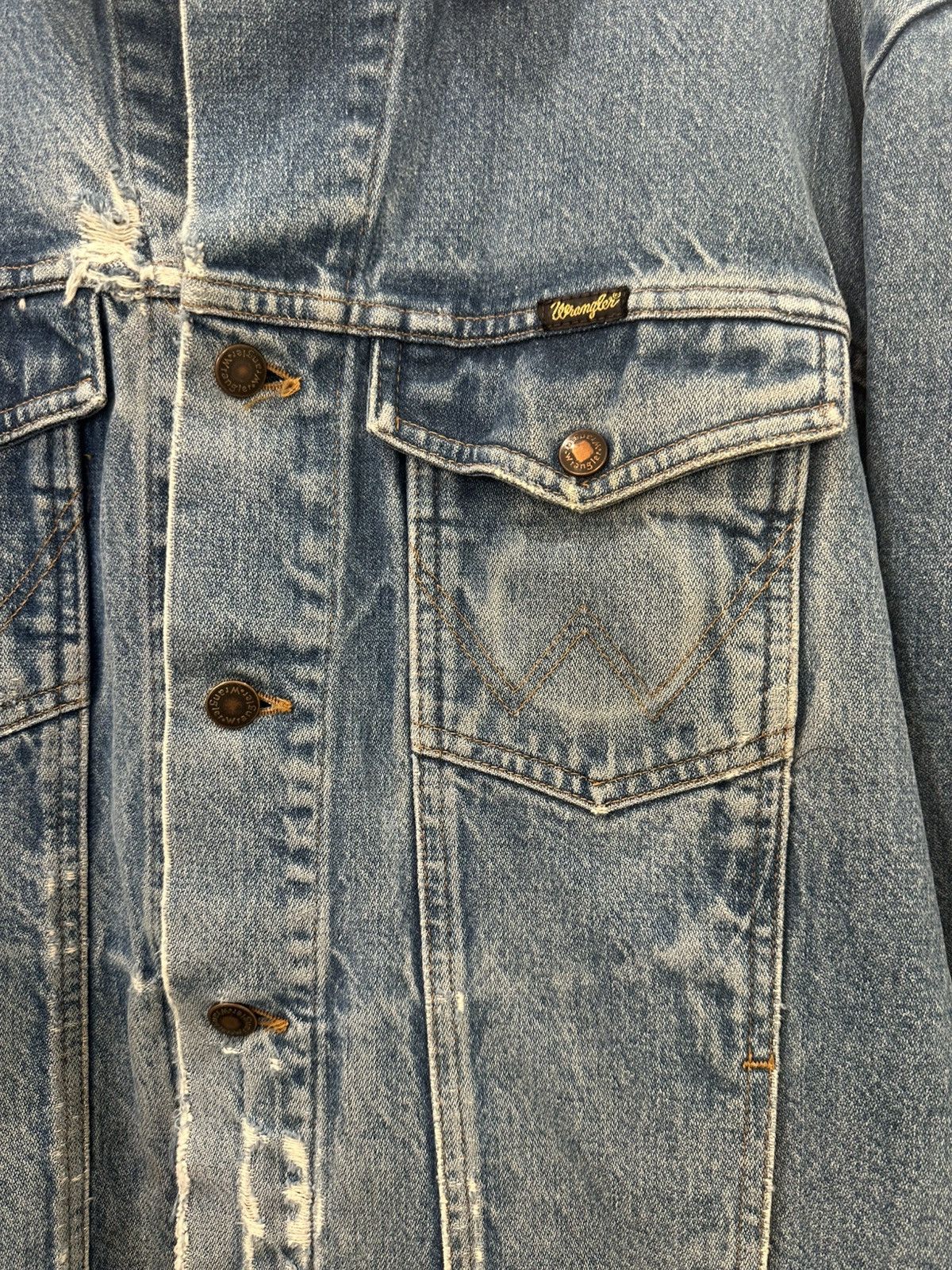 Wrangler Vintage Wrangler Thrashed Denim Jacket XXL Size US XXL / EU 58 / 5 - 2 Thumbnail