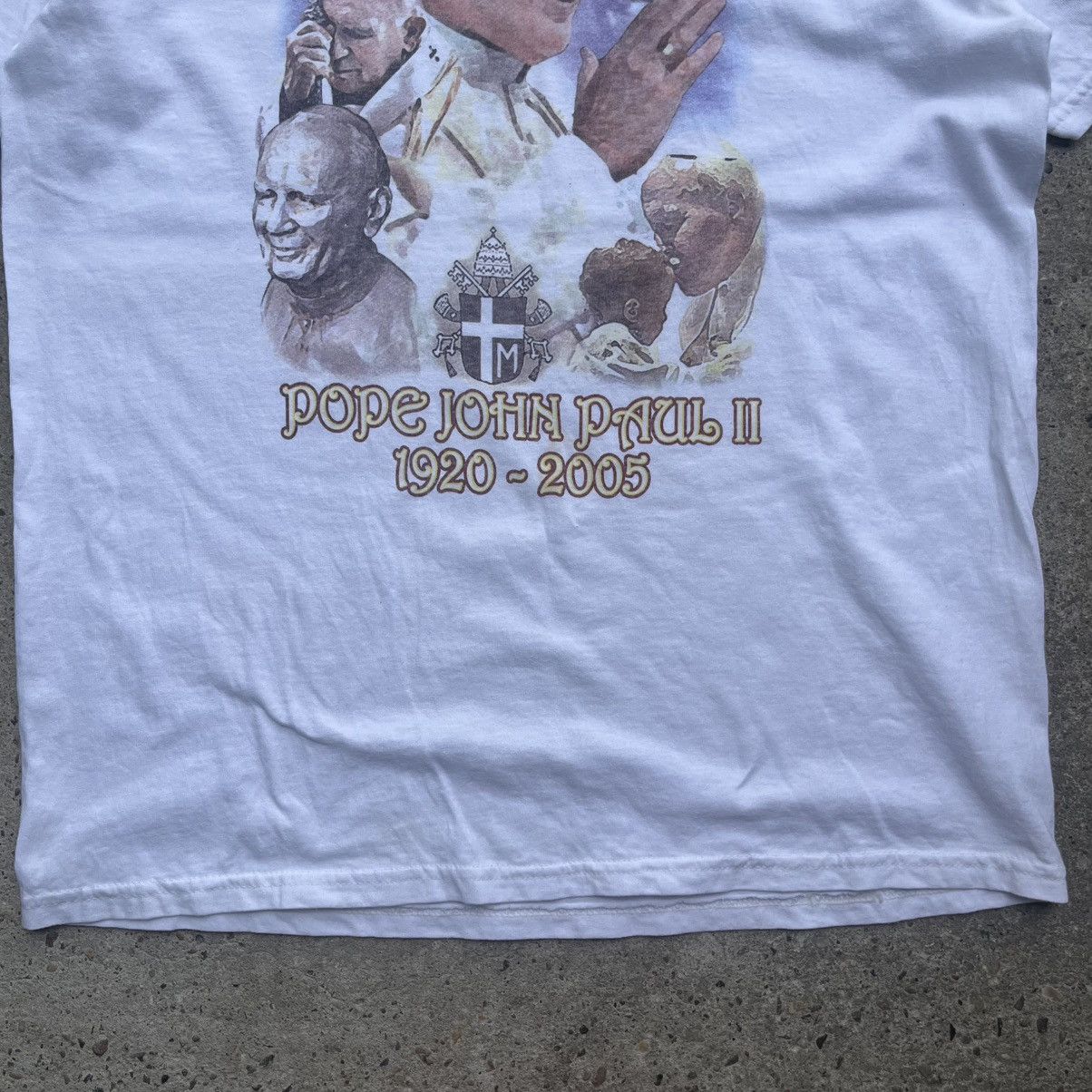 Gildan × Vintage Pope John Paul II 2 2005 Jesus Tee white vintage Size US L / EU 52-54 / 3 - 2 Thumbnail