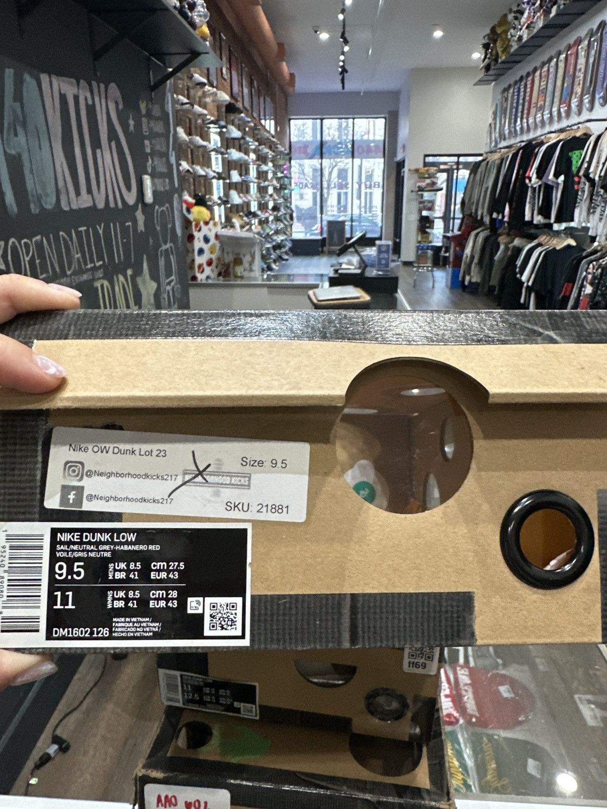Nike × Off-White Nike Off-White Dunk Low Lot 23 Size US 9.5 / EU 42-43 - 7 Thumbnail