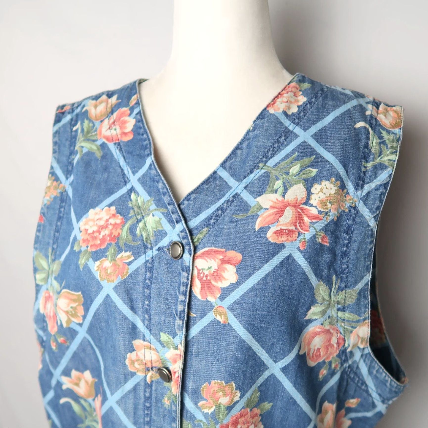 Liz Claiborne VINTAGE Liz Claiborne Vest Denim Flower Print Blue Pink 90s L Womens? Size L / US 10 / IT 46 - 2 Thumbnail