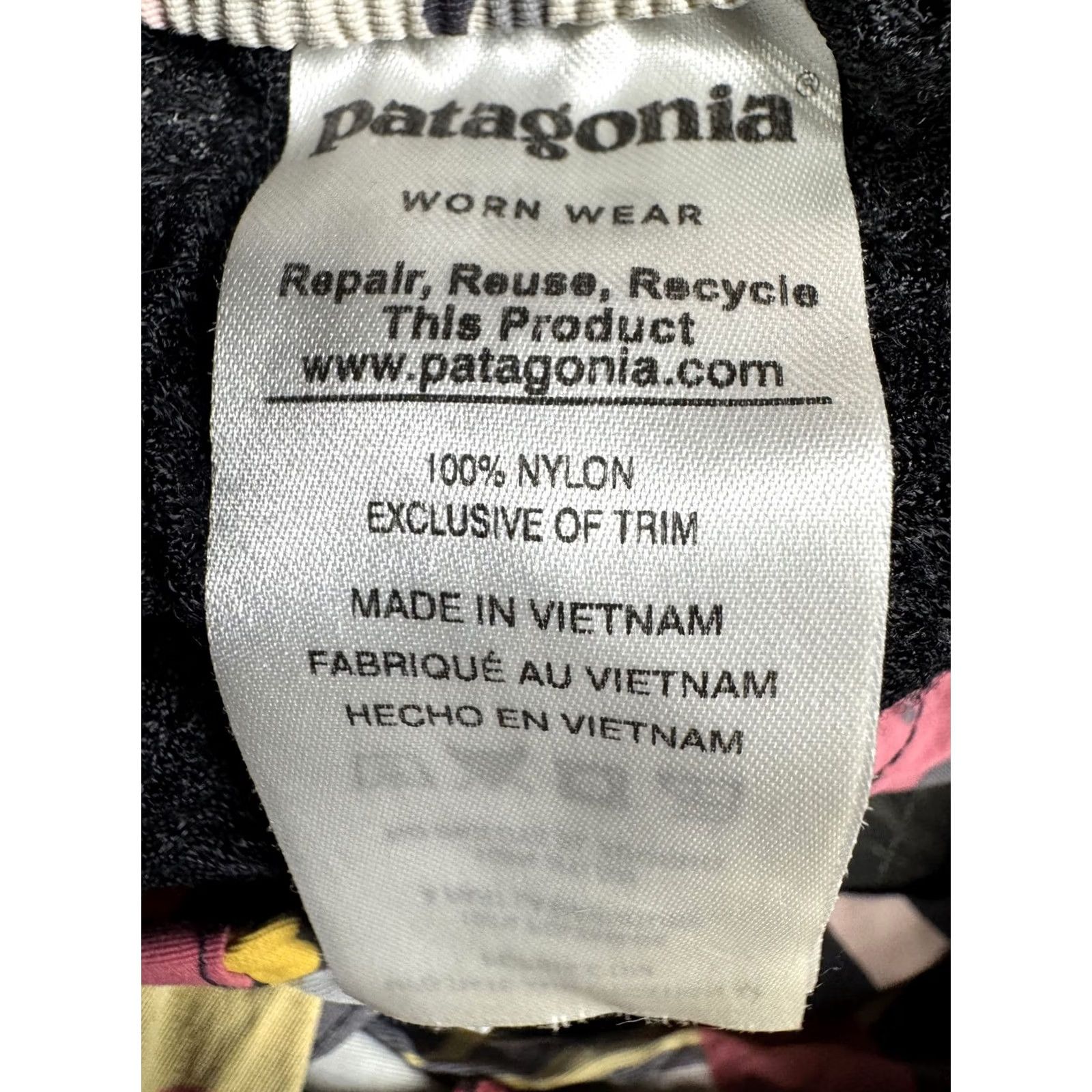 Patagonia VINTAGE Patagonia Women's Barely Baggies Shorts 2 1/2" Florall Size S Size 28" / US 6 / IT 42 - 4 Thumbnail