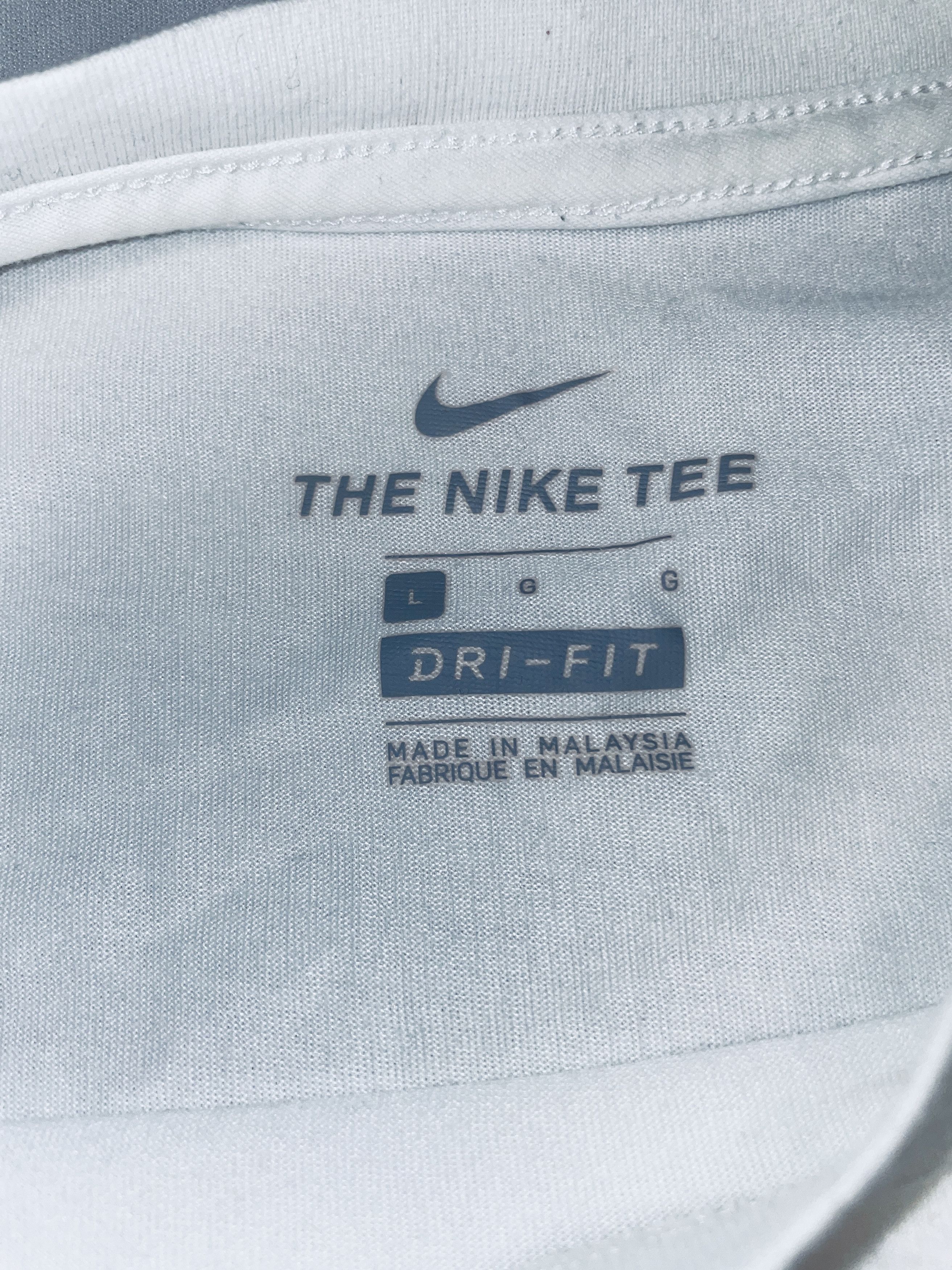 Nike 👕 24,90 € – Weißes Nike Dri-FIT T-Shirt Größe L Size US L / EU 52-54 / 3 - 3 Thumbnail