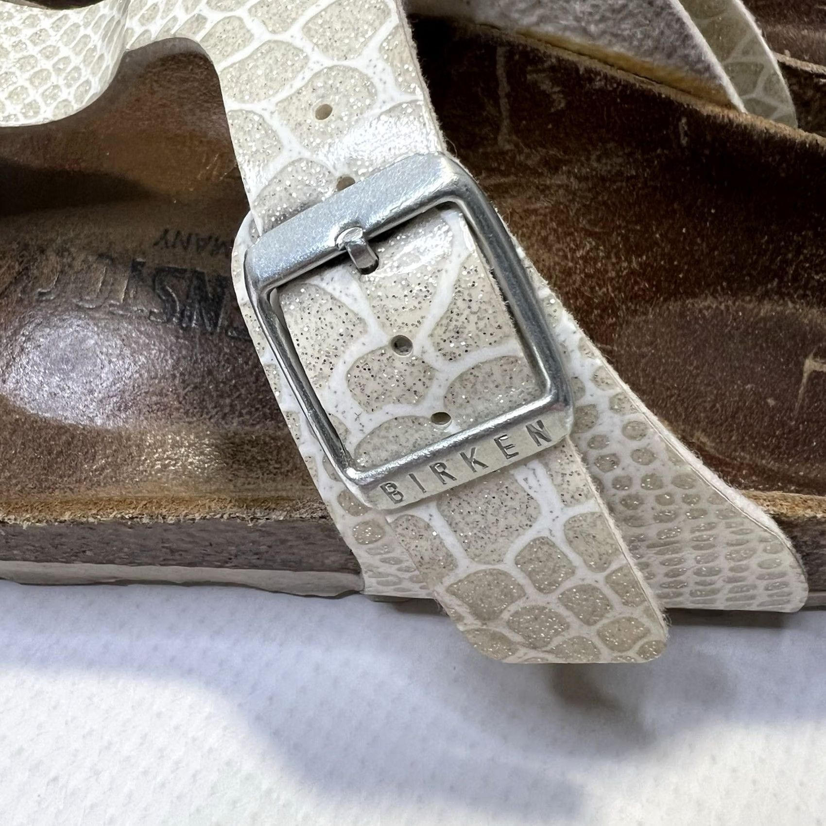 Birkenstock Birkenstock Gizeh Women Sandal White Snake Skin Animal Print Size 36 EU / 5US Slip On Slide Casual Comfort Adjustable Strap Buckle Flat Leather Size US 5 / IT 35 - 6 Thumbnail