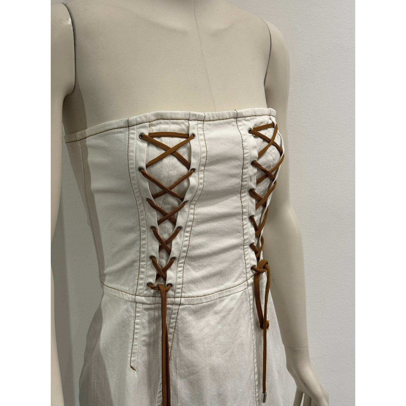 Dolce & Gabbana 2000s Dolce & Gabbana lace-up midi white dress Size M / US 6-8 / IT 42-44 - 6 Thumbnail