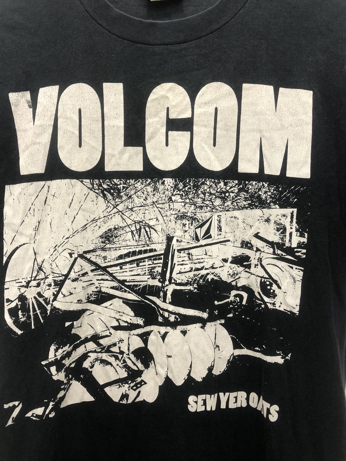 Vintage × Volcom Vintage 00s Volcom SkateBoarding Tshirt Tee Size US S / EU 44-46 / 1 - 4 Thumbnail