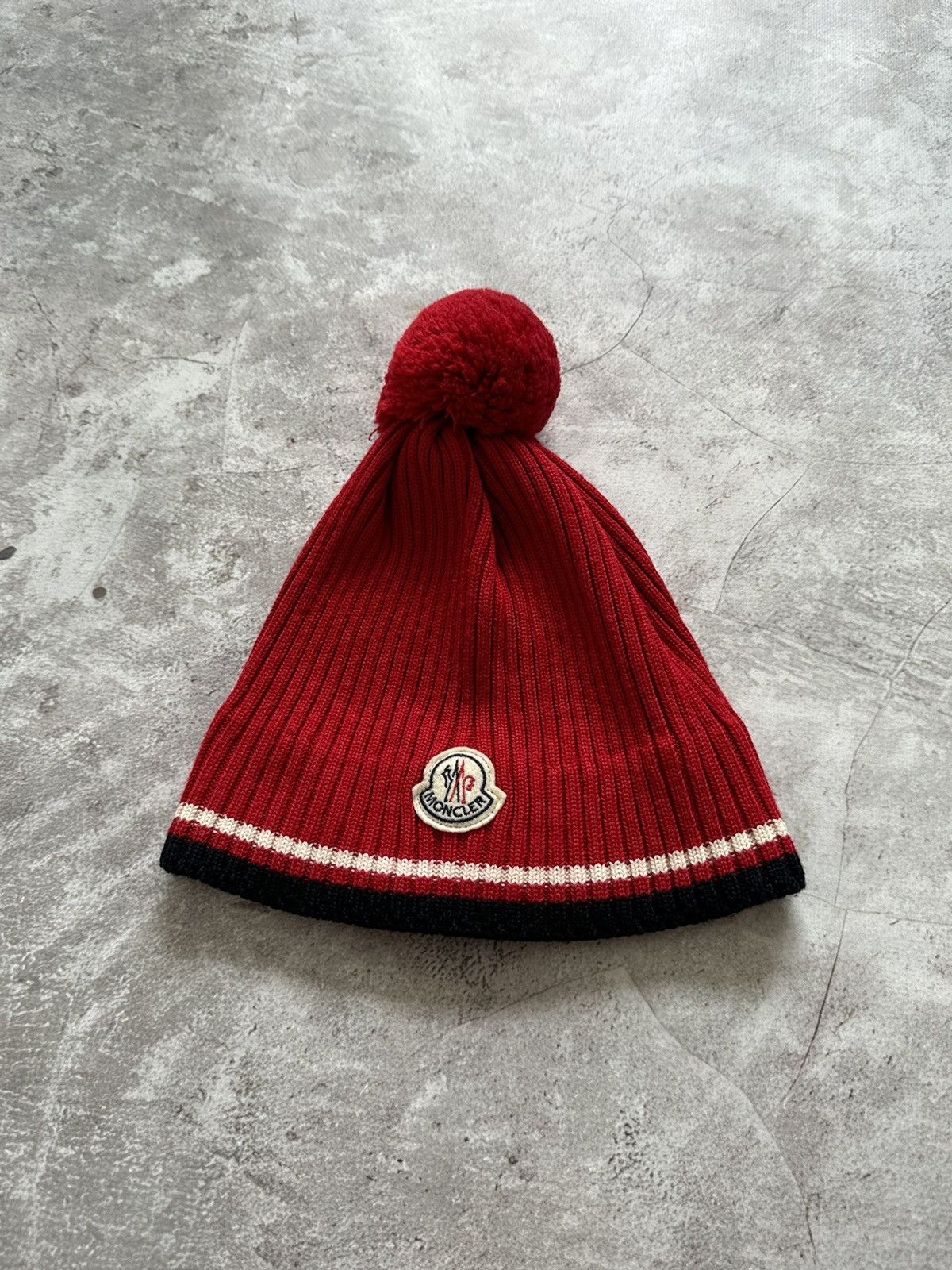 Moncler Moncler wool red beanie perfect condition Size ONE SIZE - 1 Thumbnail