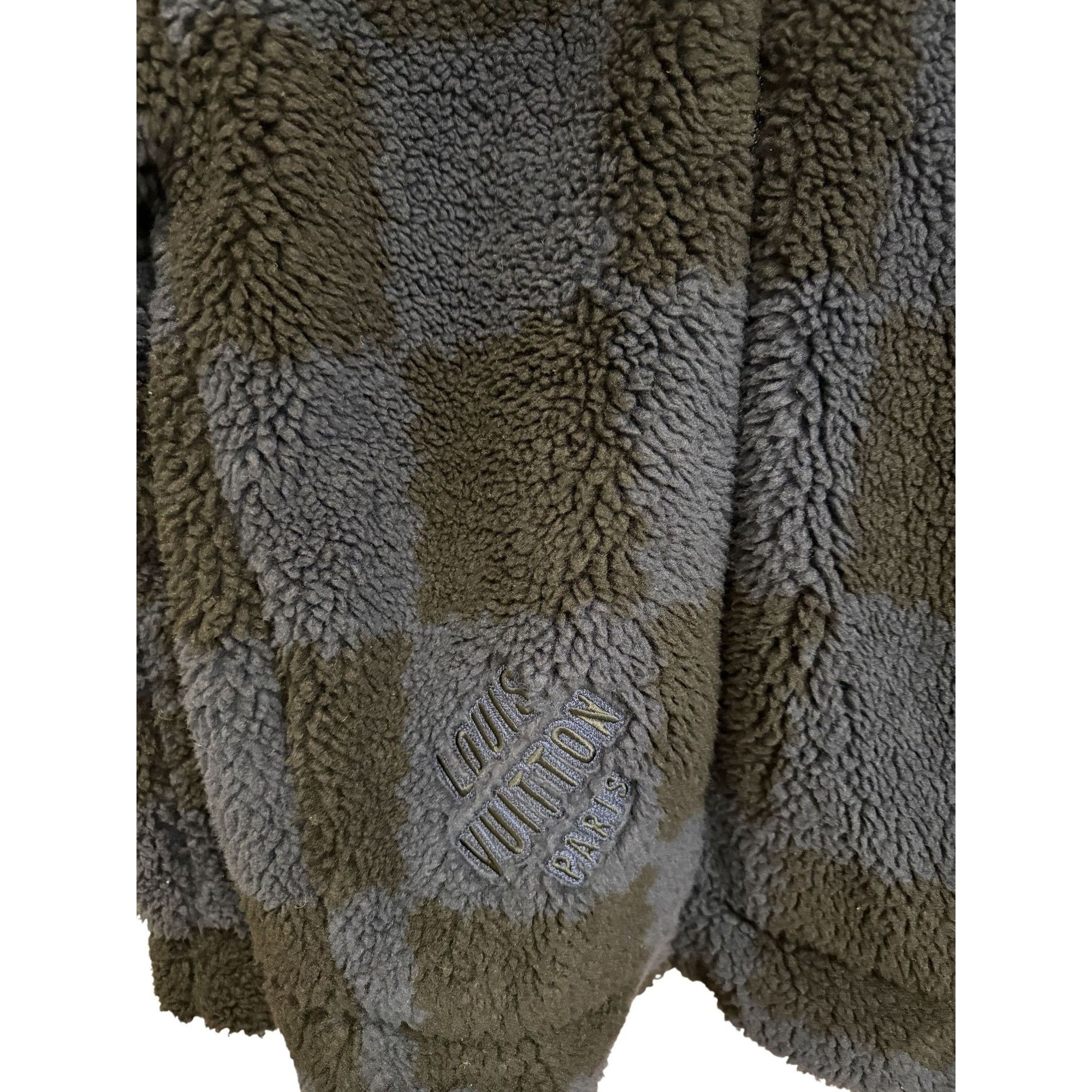 Louis Vuitton Louis Vuitton Mens Checkered Sherpa Fleece Jacket L Gray & B Size US L / EU 52-54 / 3 - 11 Thumbnail
