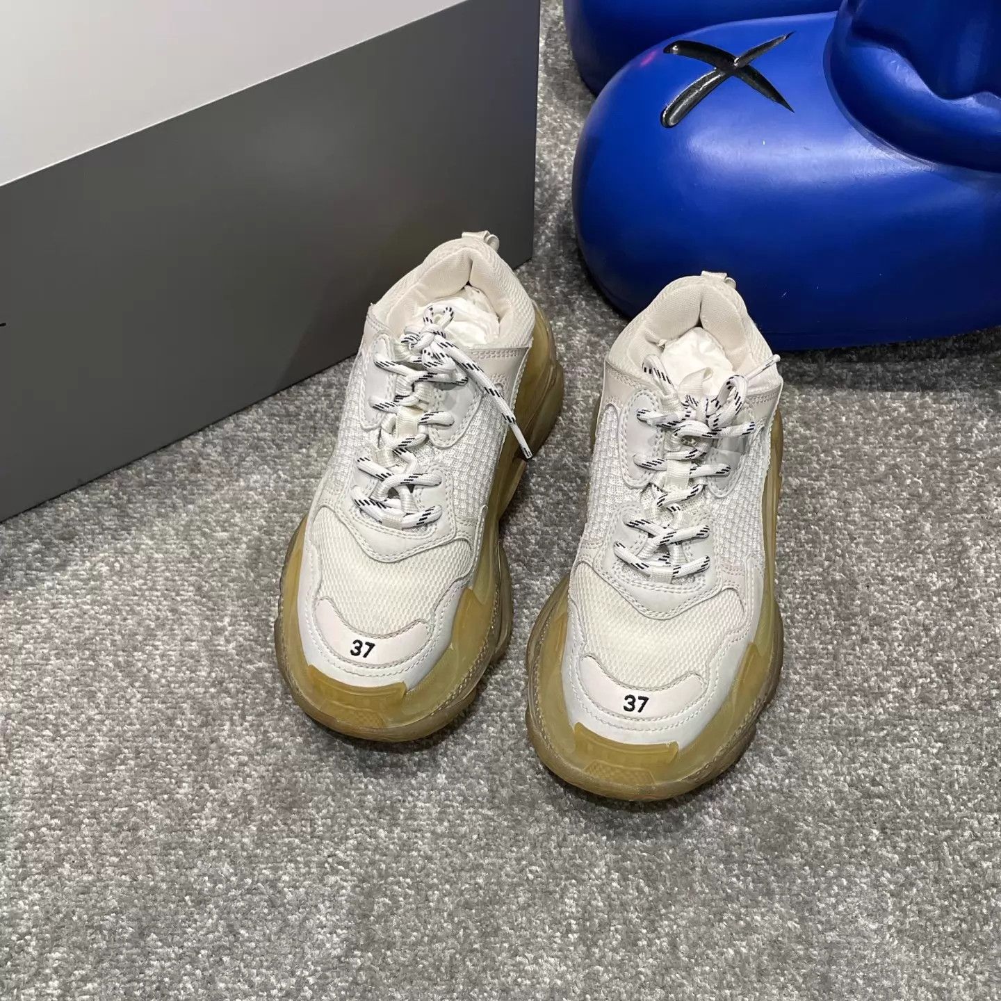 Balenciaga Balenciaga Round Toe Lace-Up Low-Top Dad Shoe 37 Size US 6.5 / IT 36.5 - 1 Thumbnail