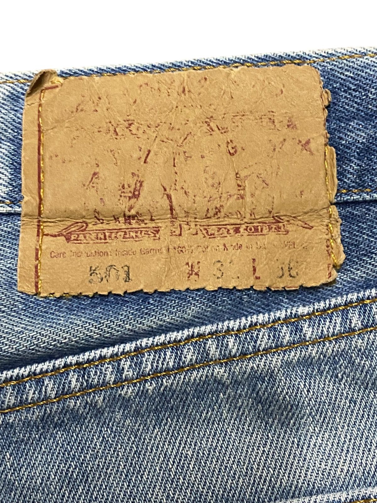 Levi's Vintage Clothing Vintage Levis 501 90’s Faded Light Wash Loose Jeans Size US 31 - 11 Thumbnail