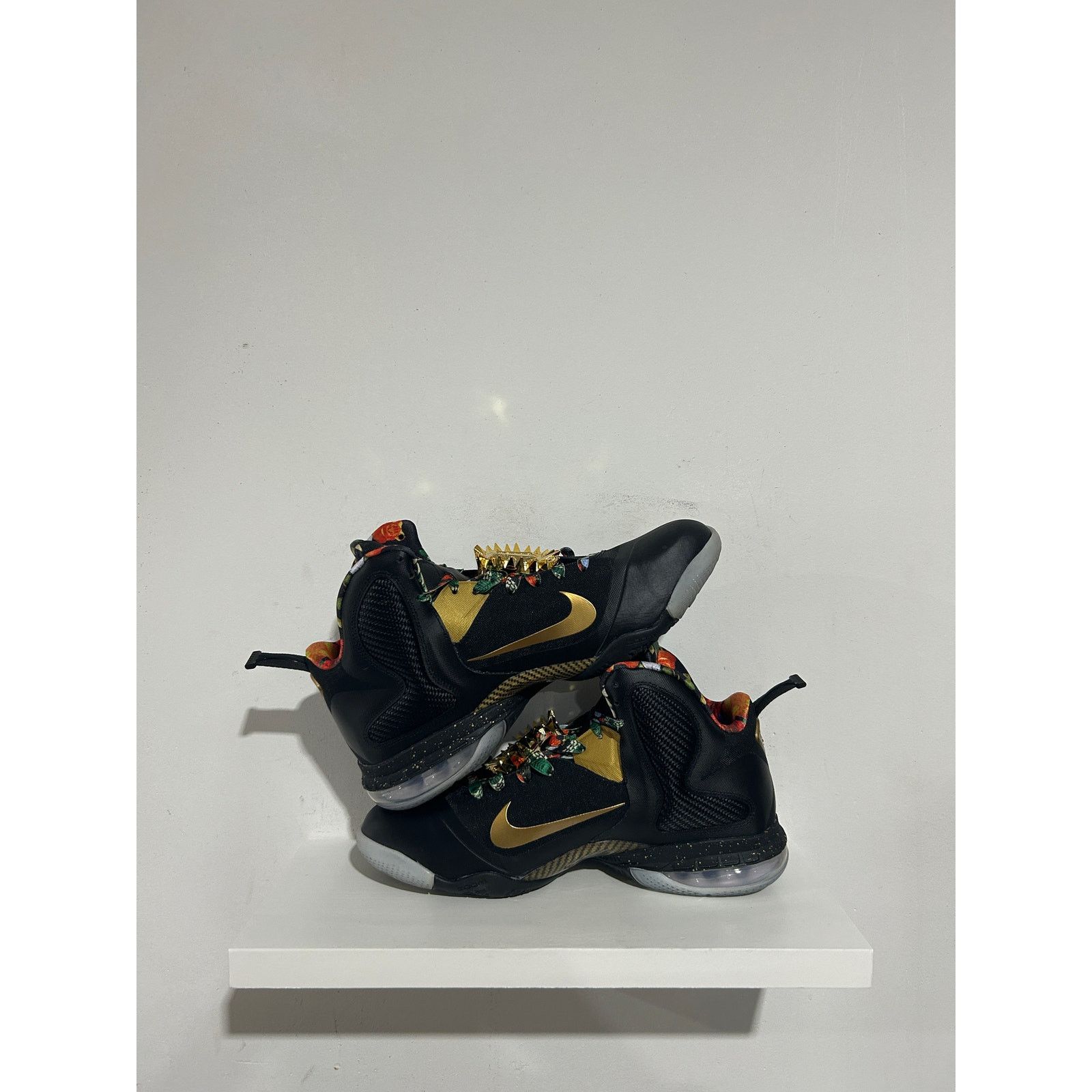 Nike LEBRON 9 WATCH THE THRONE 2022 SIZE 11.5 Size US 11.5 / EU 44-45 - 1 Thumbnail