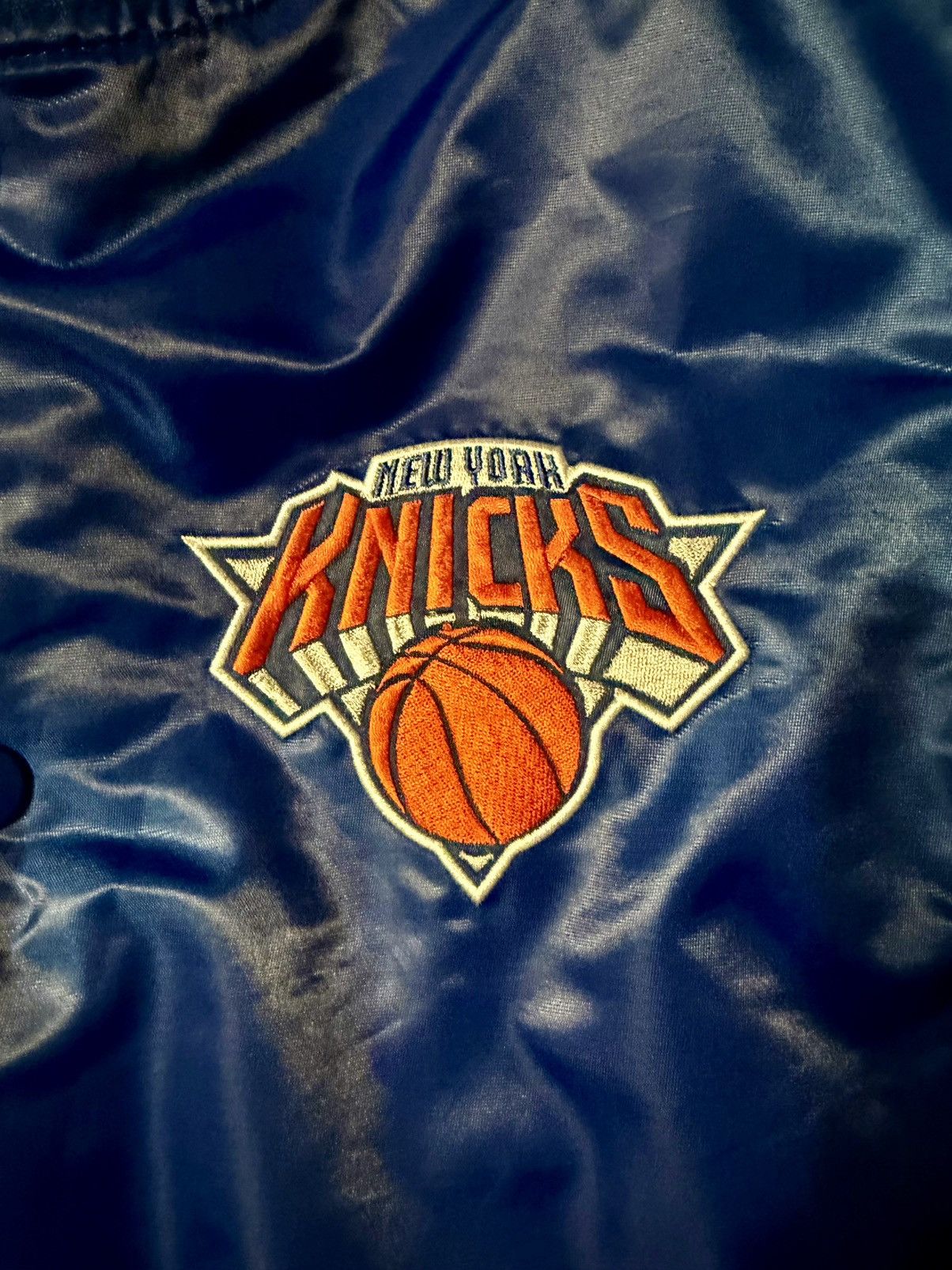 Starter Starter New York Knicks Satin Bomber Jacket (Snap-Front) Size US XL / EU 56 / 4 - 4 Thumbnail
